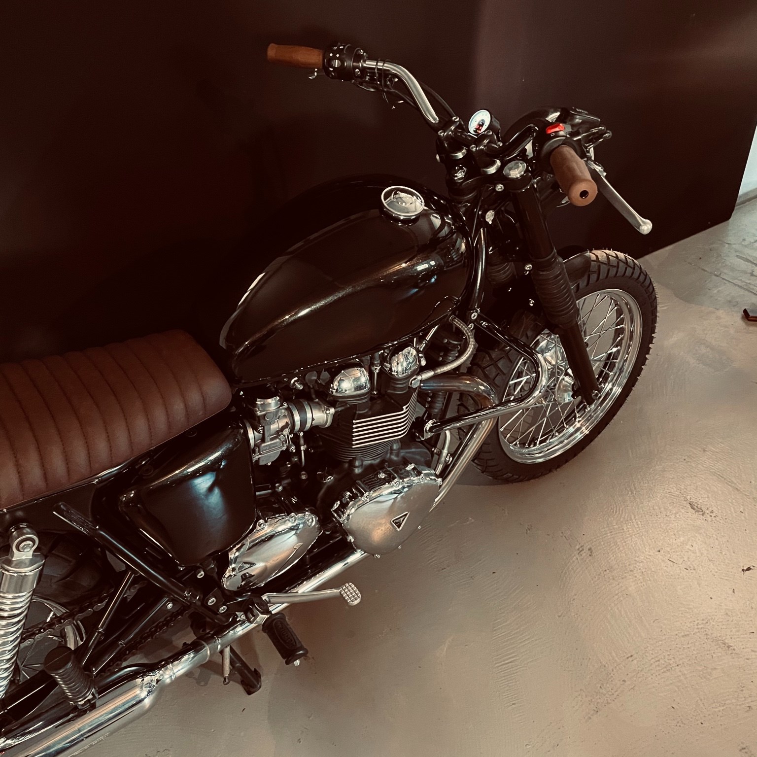 TRIUMPH Bonneville 900 i T 100-image-2