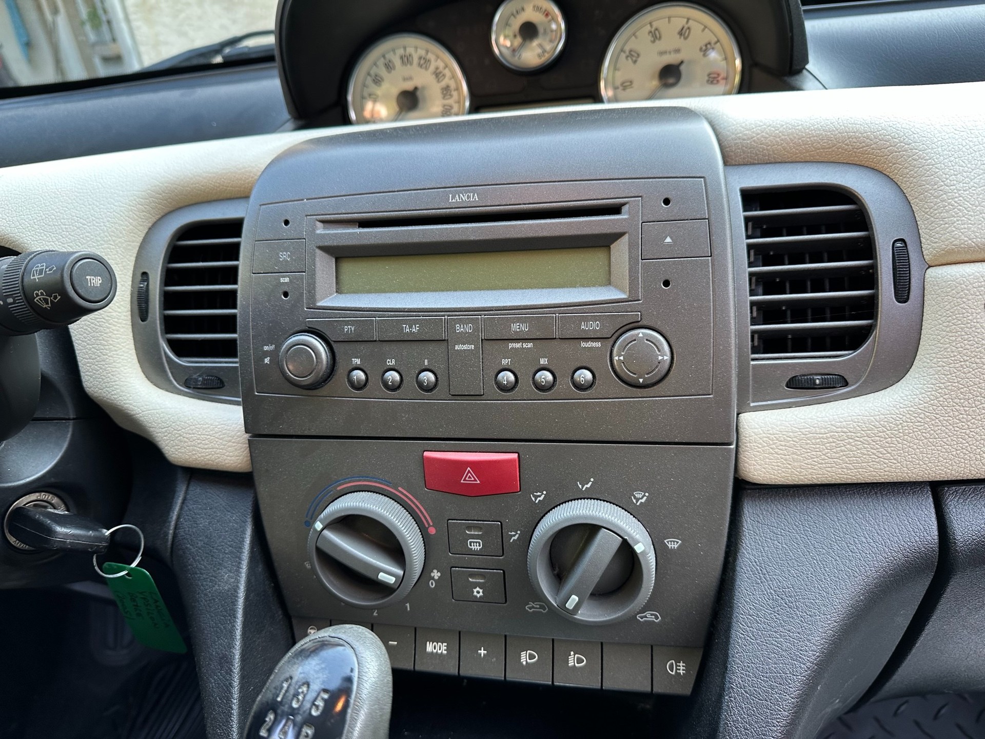 LANCIA Ypsilon 1.2 FIXPREIS-image-12