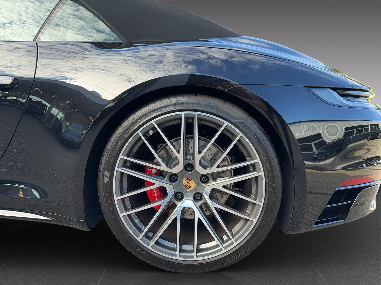 PORSCHE 911 Carrera 4S Cabriolet-image-13