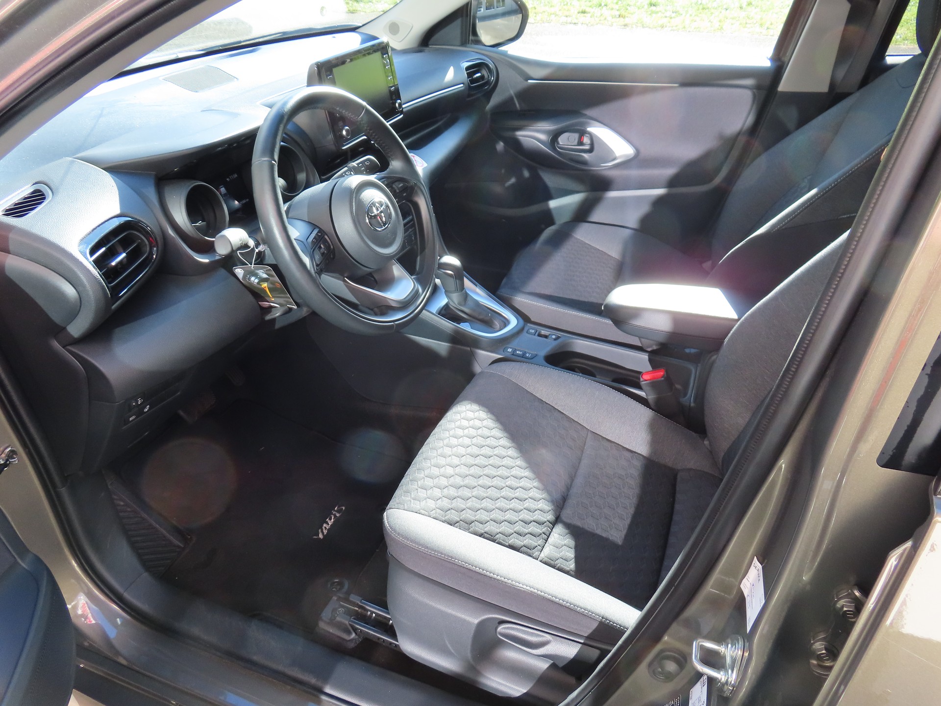 TOYOTA Yaris 1.5 Trend e-CVT-image-5