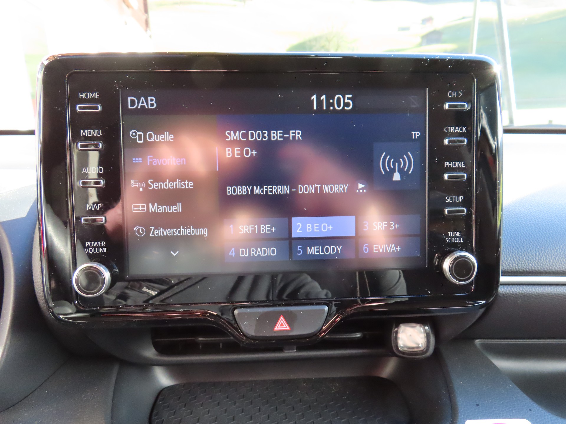 TOYOTA Yaris 1.5 Trend e-CVT-image-10