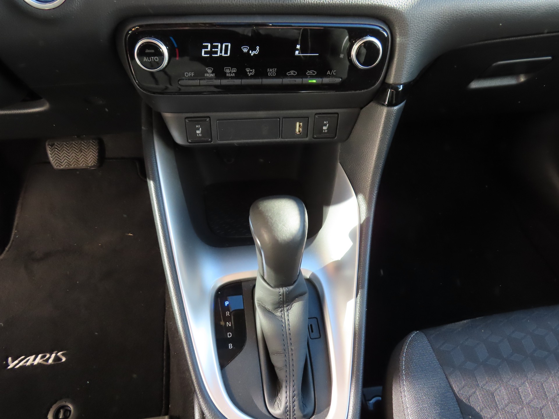 TOYOTA Yaris 1.5 Trend e-CVT-image-8
