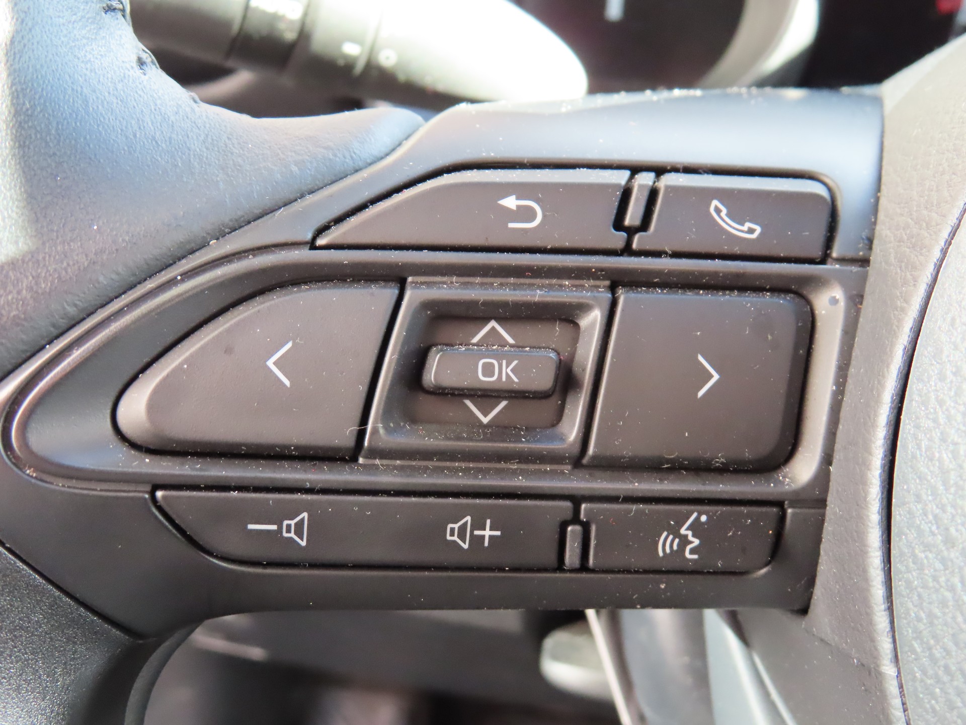 TOYOTA Yaris 1.5 Trend e-CVT-image-13