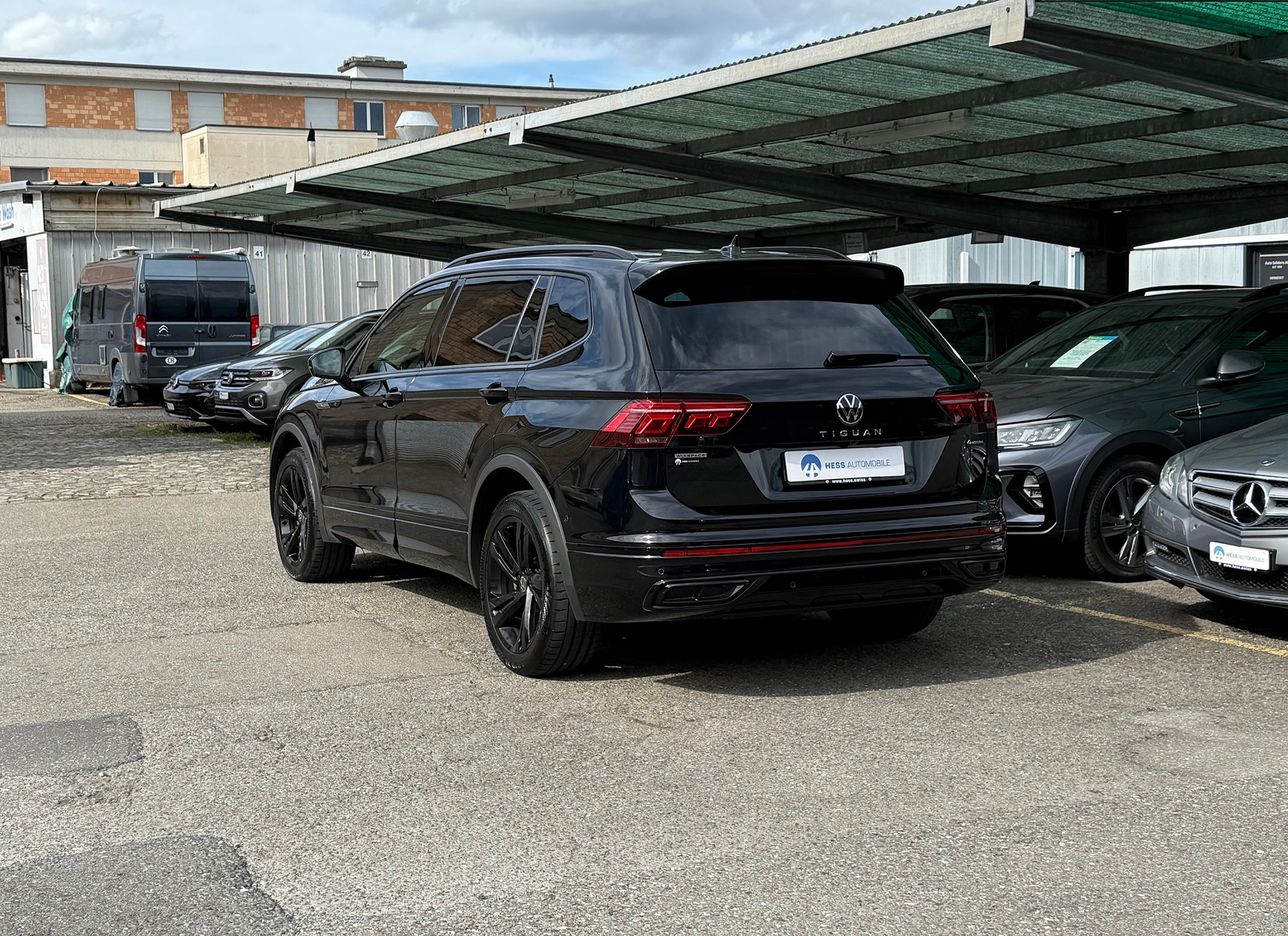 VW Tiguan Allspace 2.0TSI R-Line Black Style 4Motion DSG Standheizung-showroom-element-3