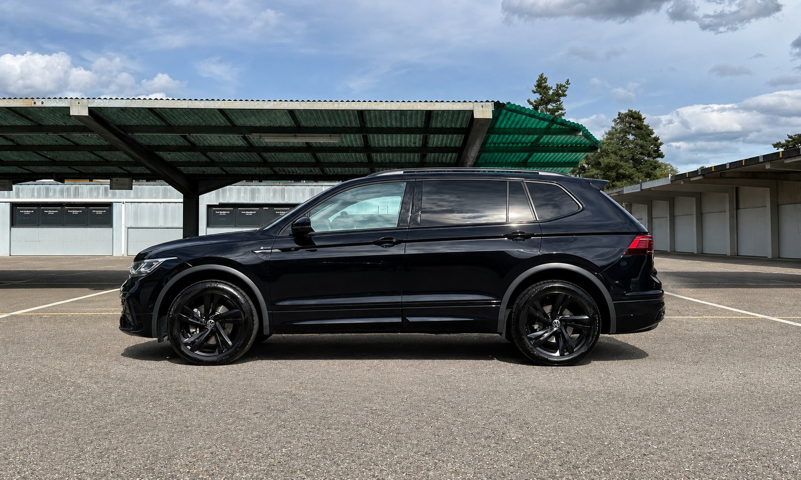 VW Tiguan Allspace 2.0TSI R-Line Black Style 4Motion DSG Standheizung-showroom-element-2