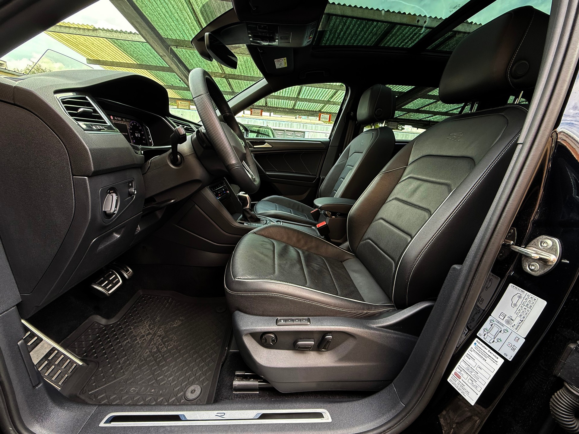 VW Tiguan Allspace 2.0TSI R-Line Black Style 4Motion DSG Standheizung-image-21