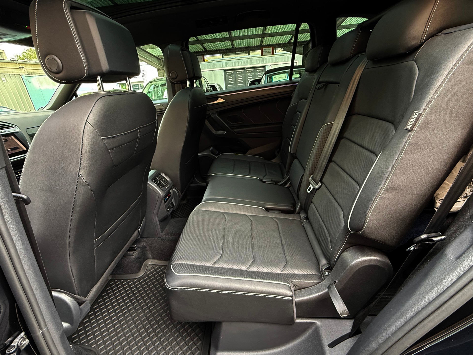 VW Tiguan Allspace 2.0TSI R-Line Black Style 4Motion DSG Standheizung-image-23