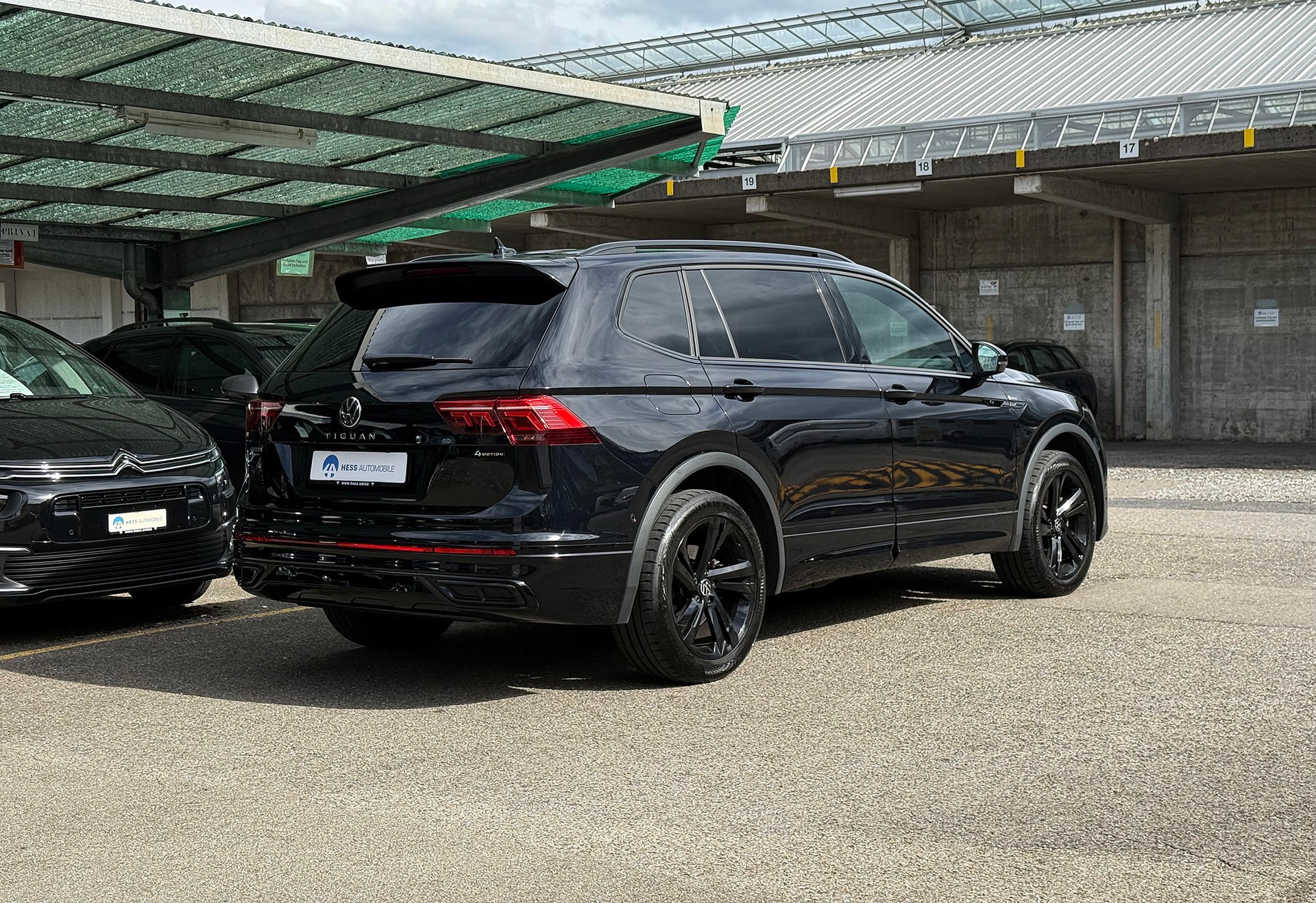 VW Tiguan Allspace 2.0TSI R-Line Black Style 4Motion DSG Standheizung-image-7