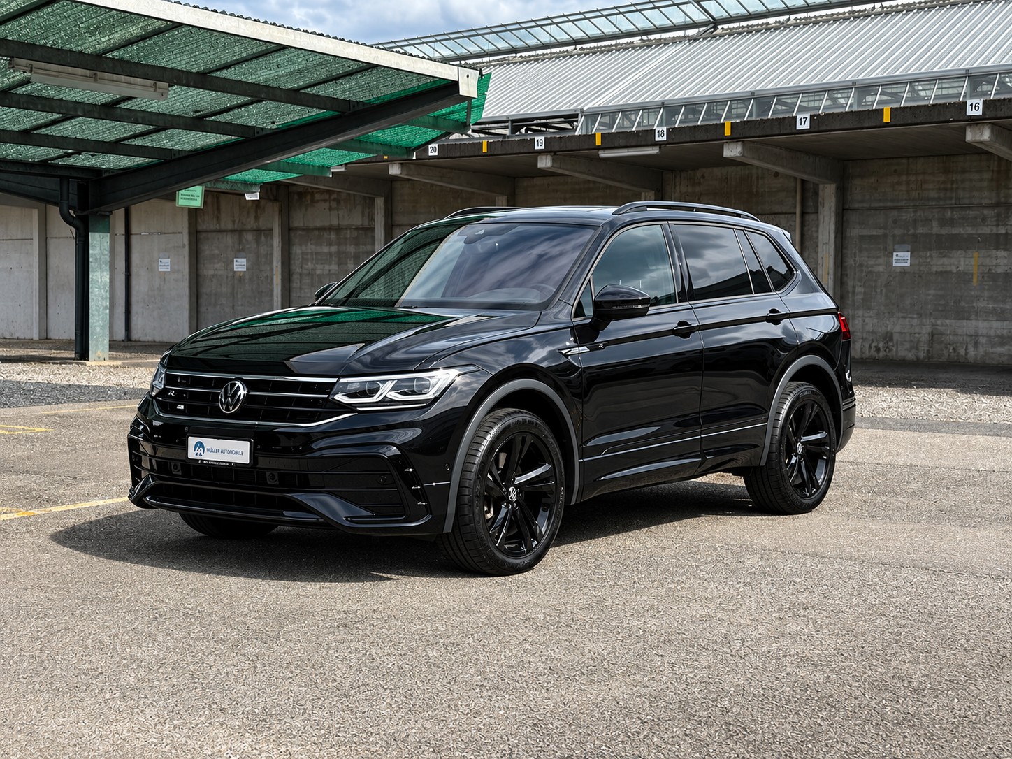 VW Tiguan Allspace 2.0TSI R-Line Black Style 4Motion DSG Standheizung-image-10