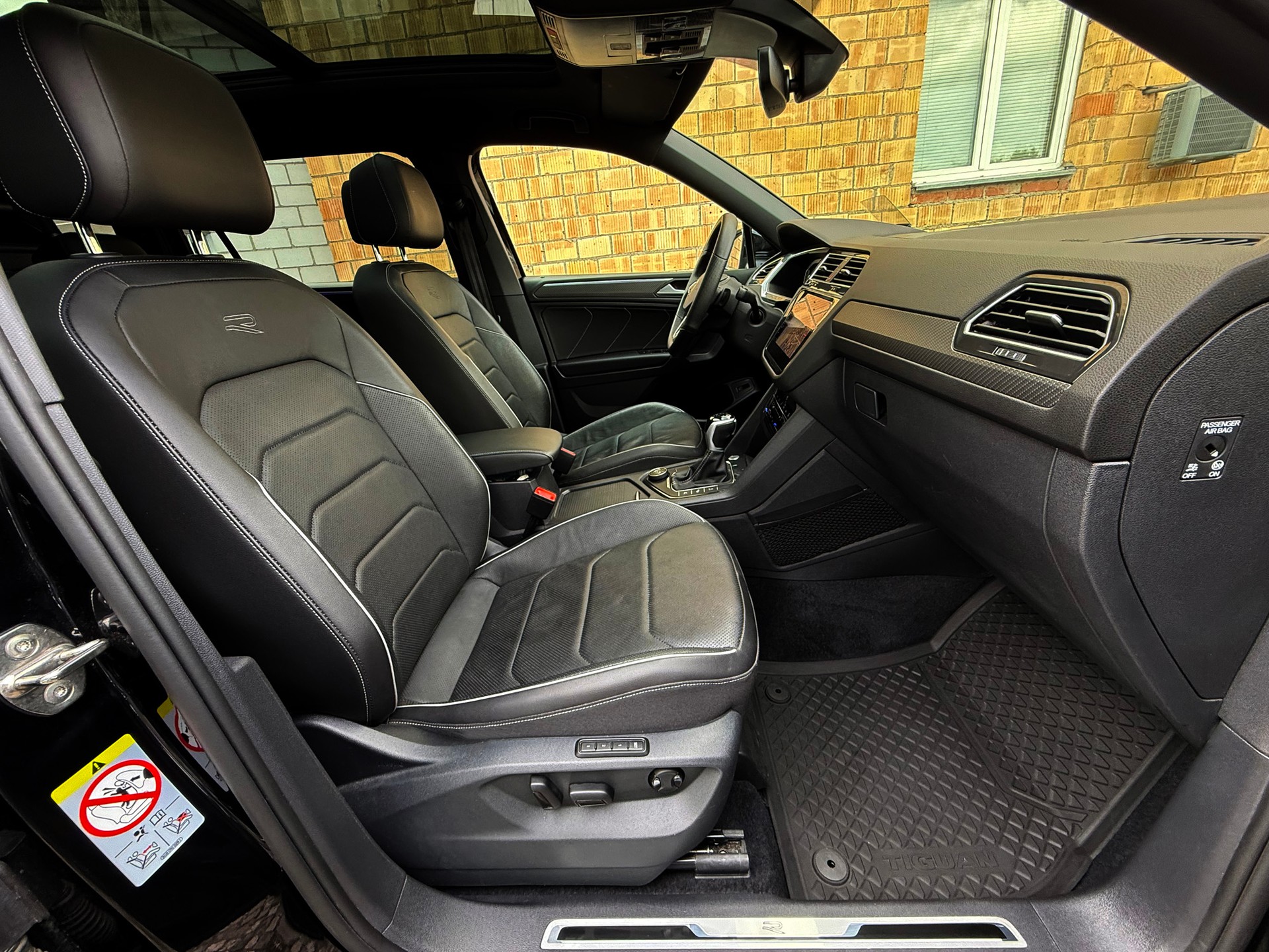 VW Tiguan Allspace 2.0TSI R-Line Black Style 4Motion DSG Standheizung-image-9