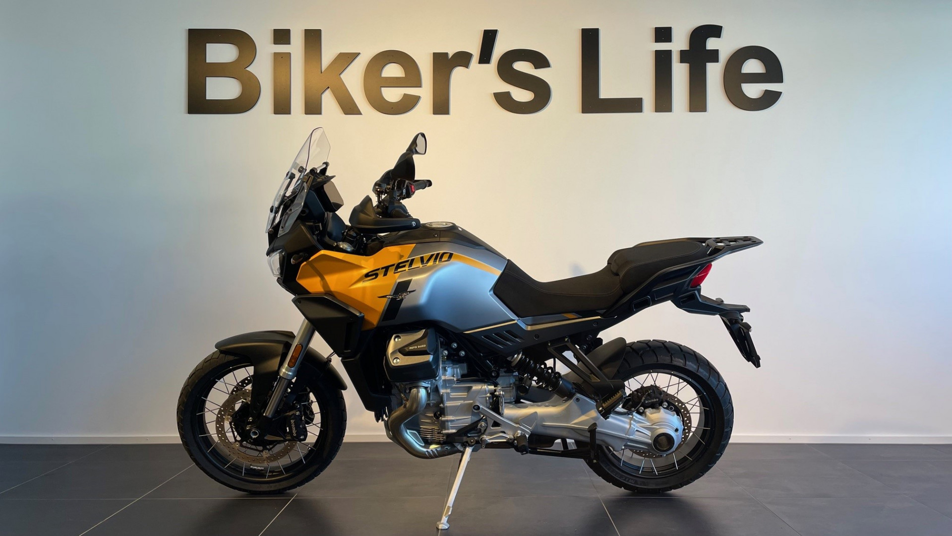 MOTO GUZZI Stelvio-image-1