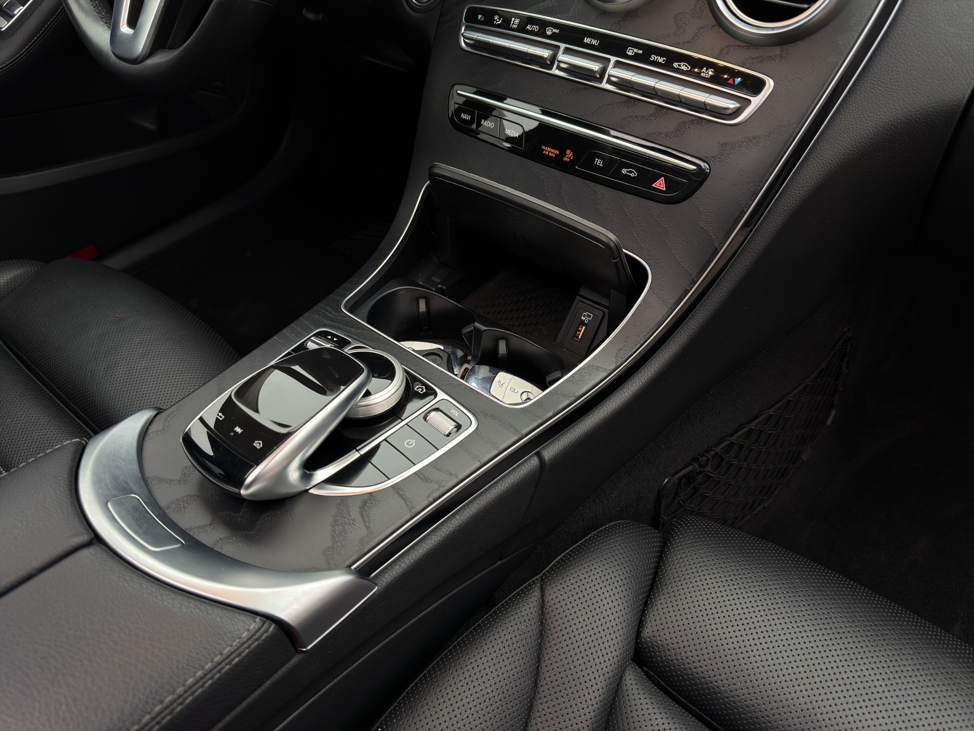 MERCEDES-BENZ C 220 d Swiss Star Avantgarde 4Matic 9G-Tronic-image-17