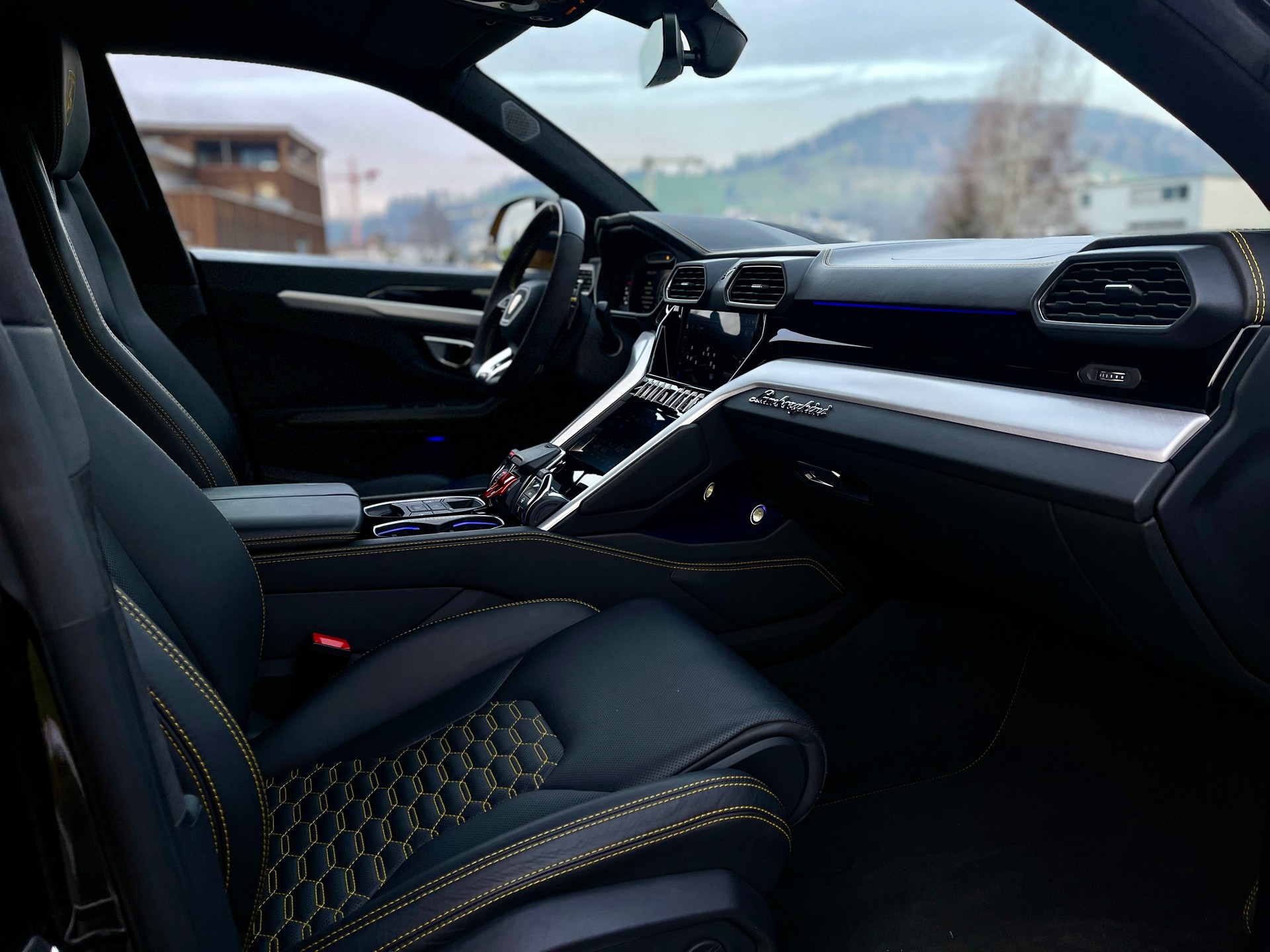 LAMBORGHINI Urus E-Gear-image-6