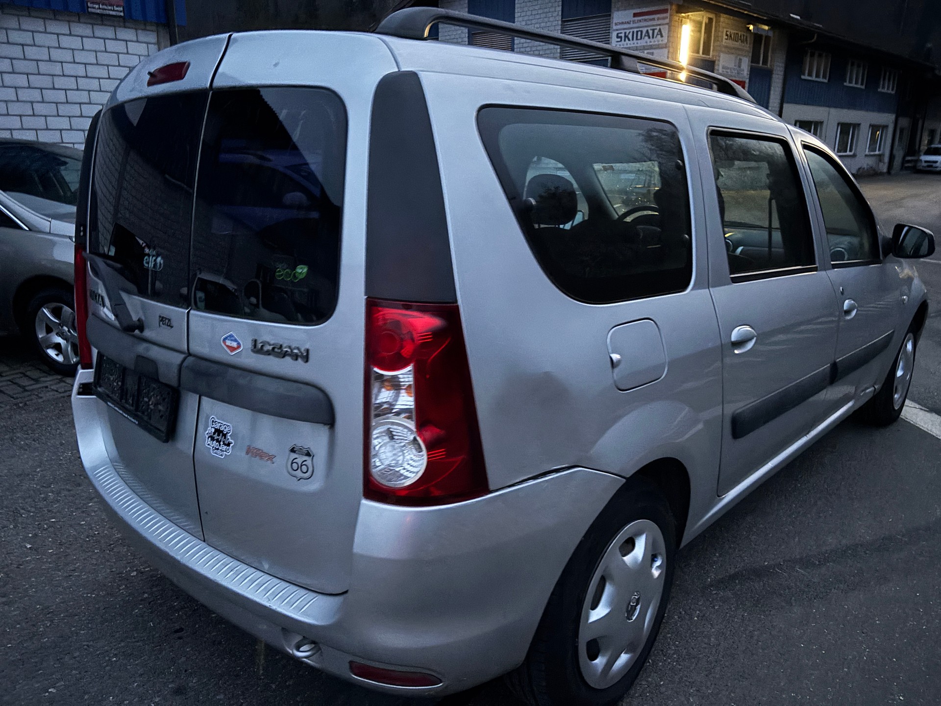 DACIA Logan 1.6 16V E85 Lauréate-image-4