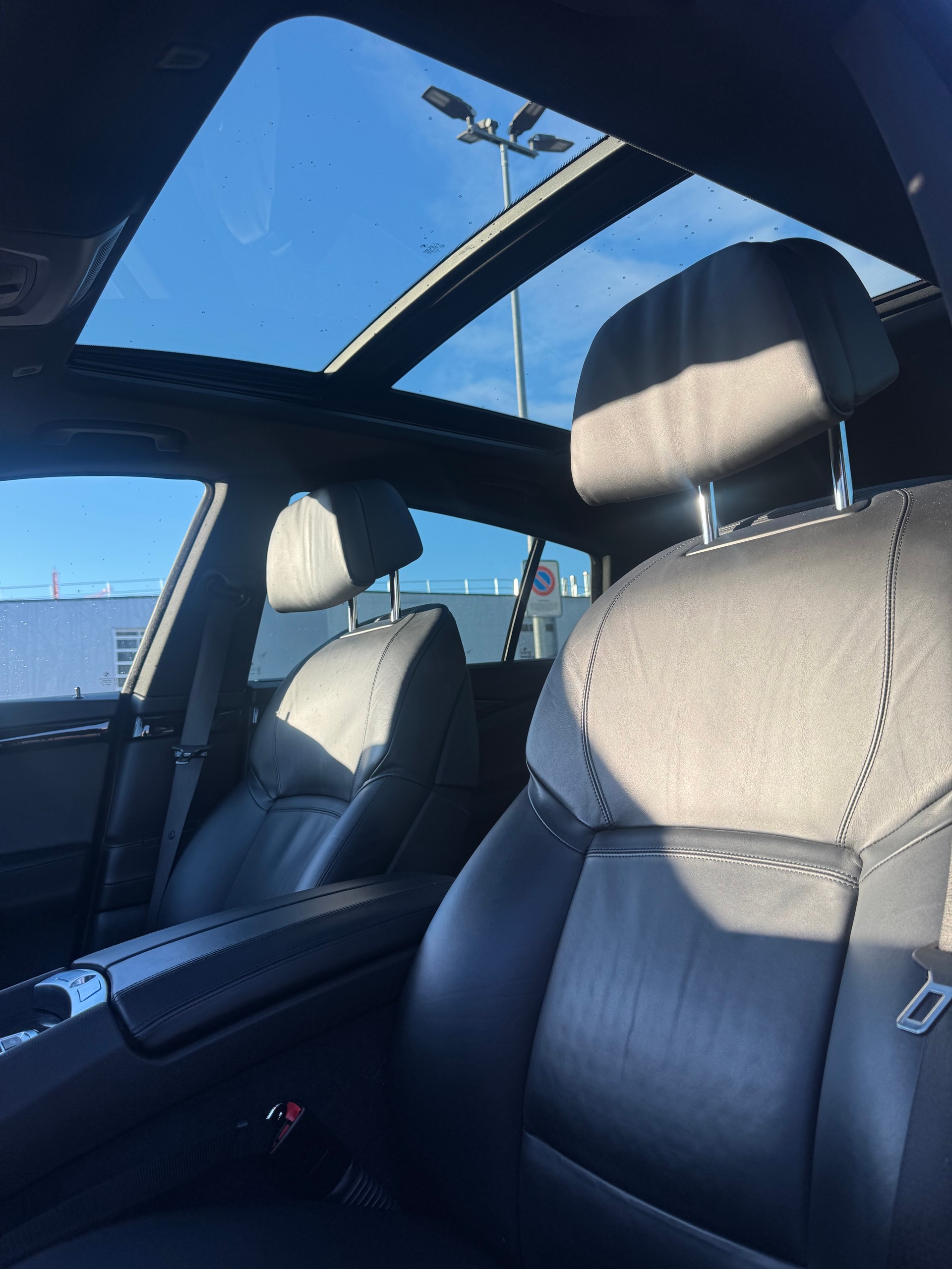 BMW 550i xDrive GT Steptronic-image-10
