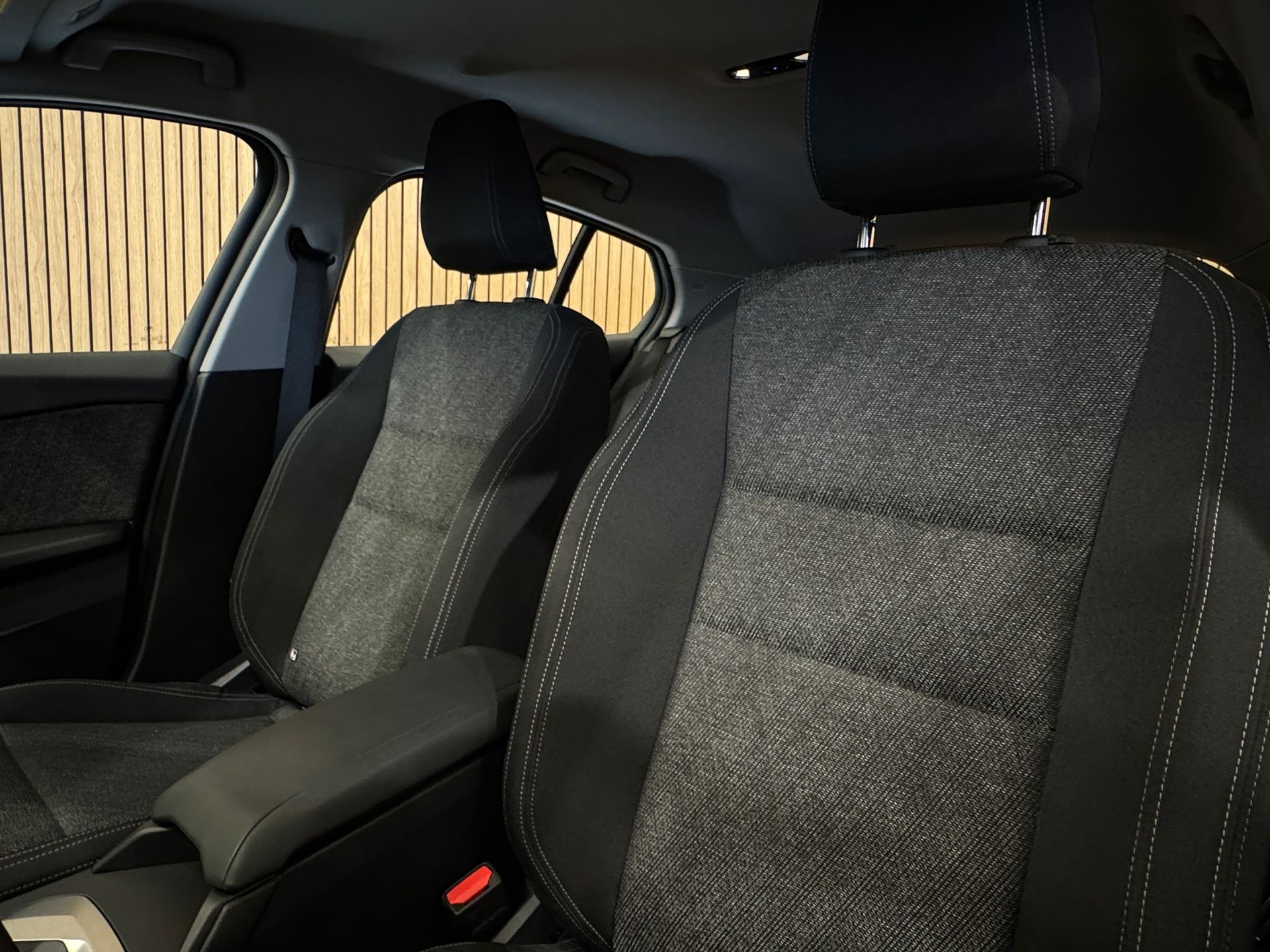 BMW 118d Steptronic M Sport Pro *FACELIFT*-image-18