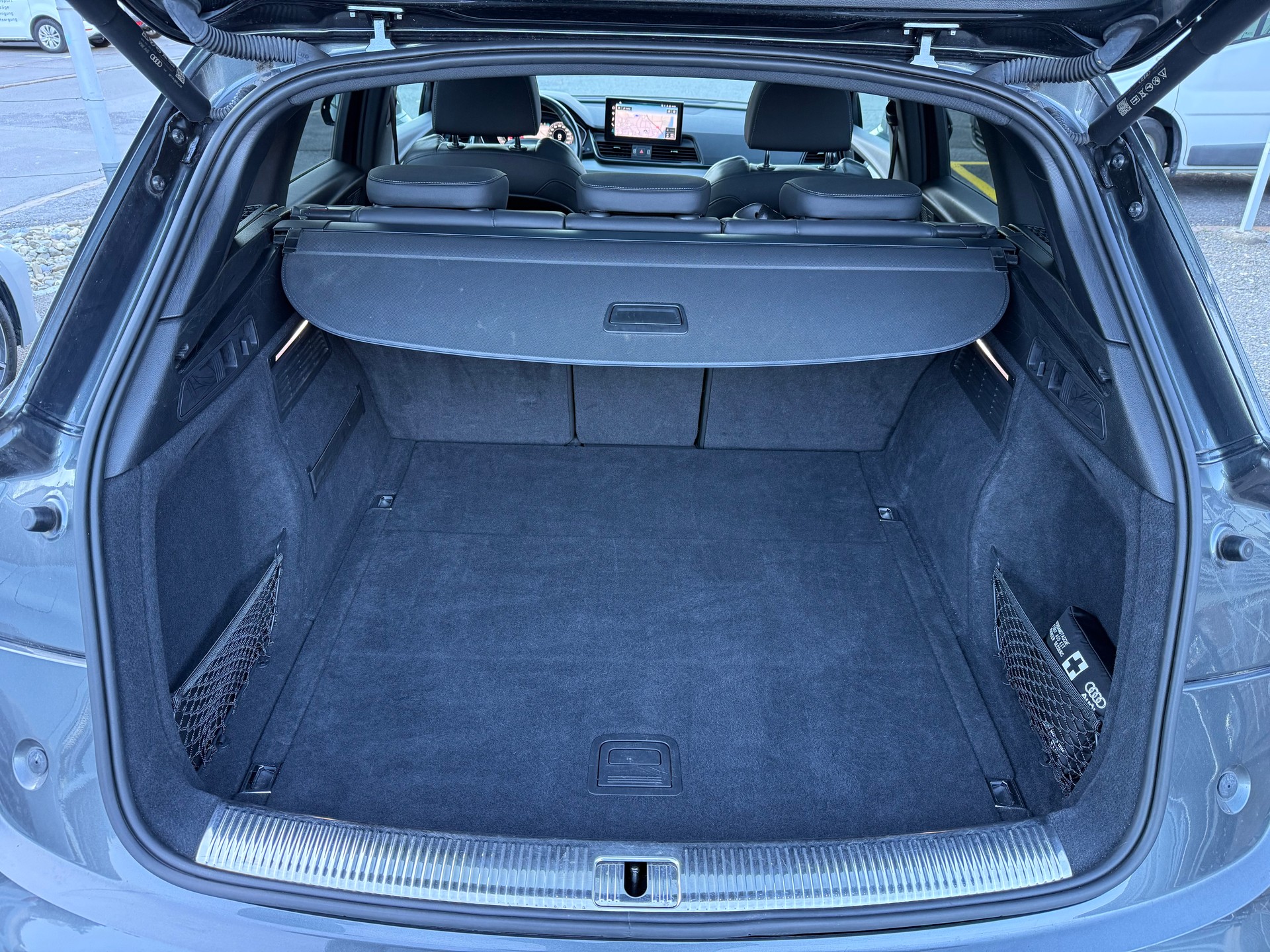 AUDI Q5 2.0 40 TDI S Line quattro S-Tronic-image-6
