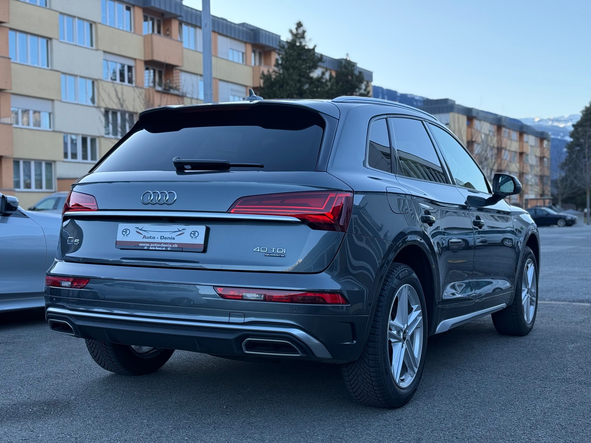 AUDI Q5 2.0 40 TDI S Line quattro S-Tronic-showroom-element-3