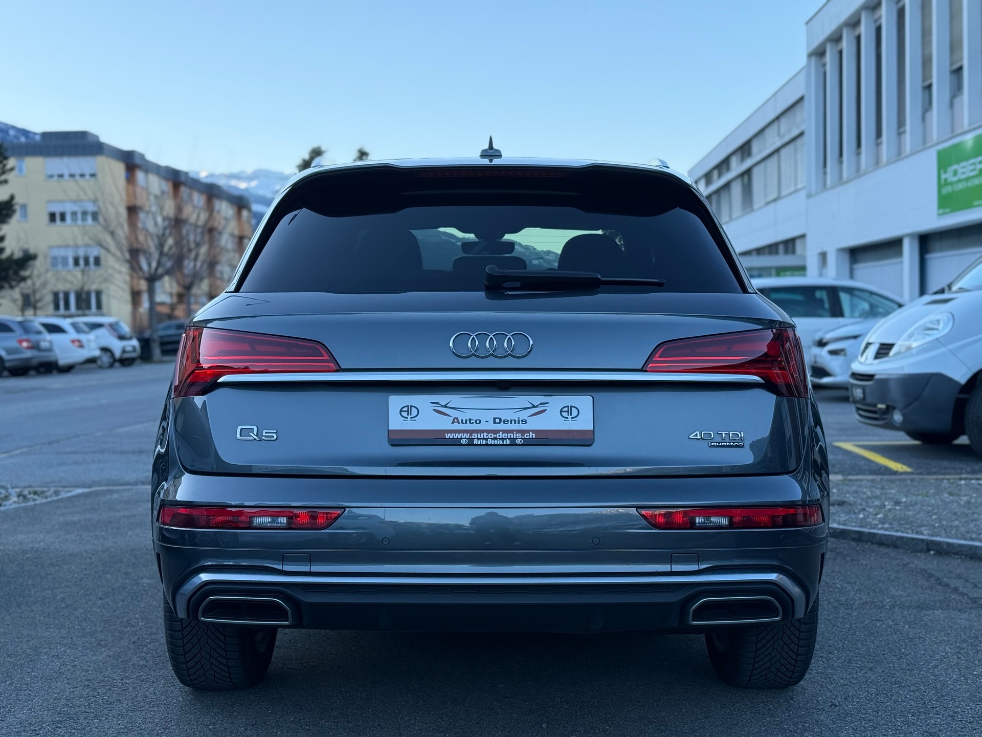 AUDI Q5 2.0 40 TDI S Line quattro S-Tronic-image-4
