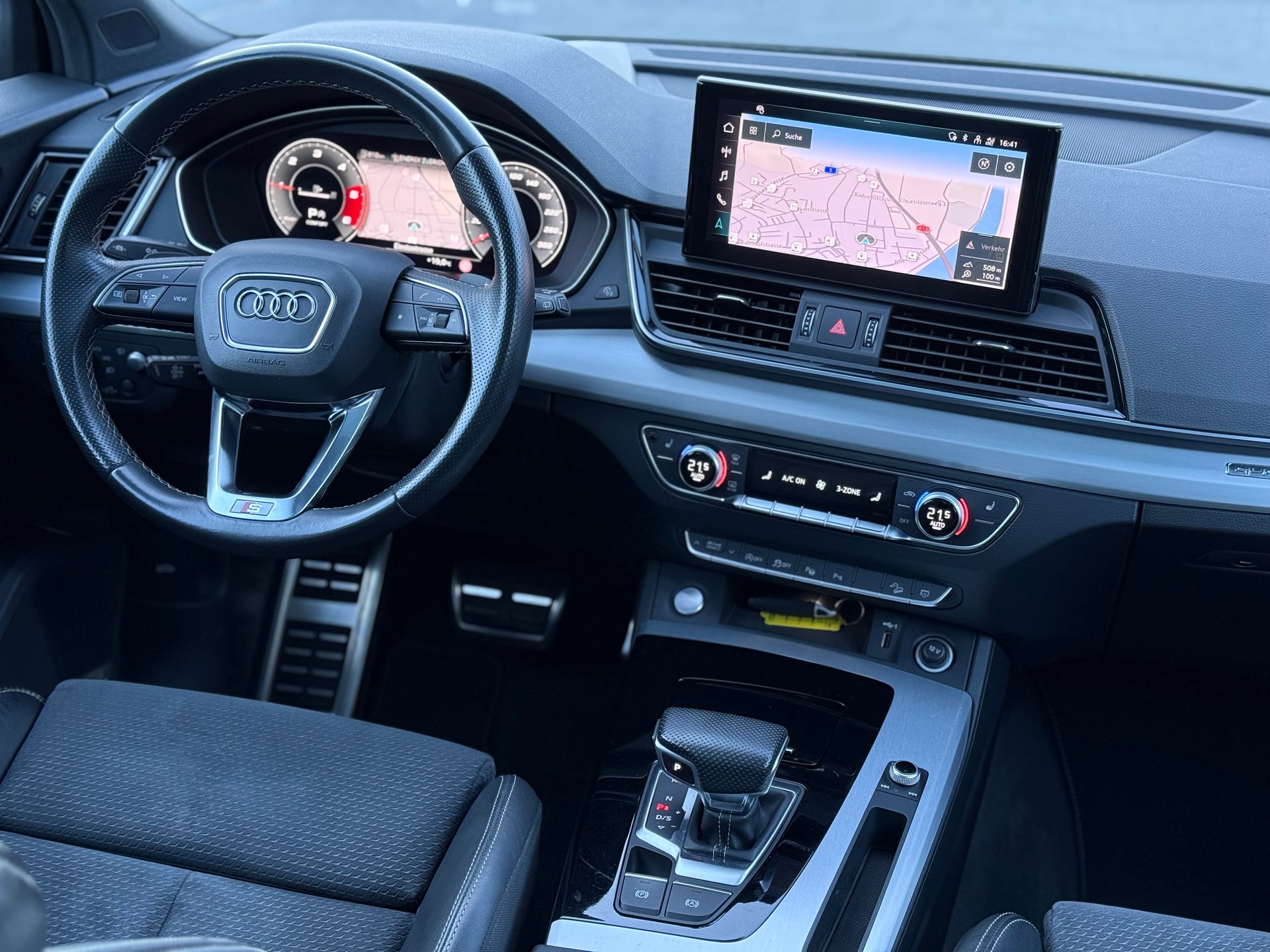AUDI Q5 2.0 40 TDI S Line quattro S-Tronic-image-17
