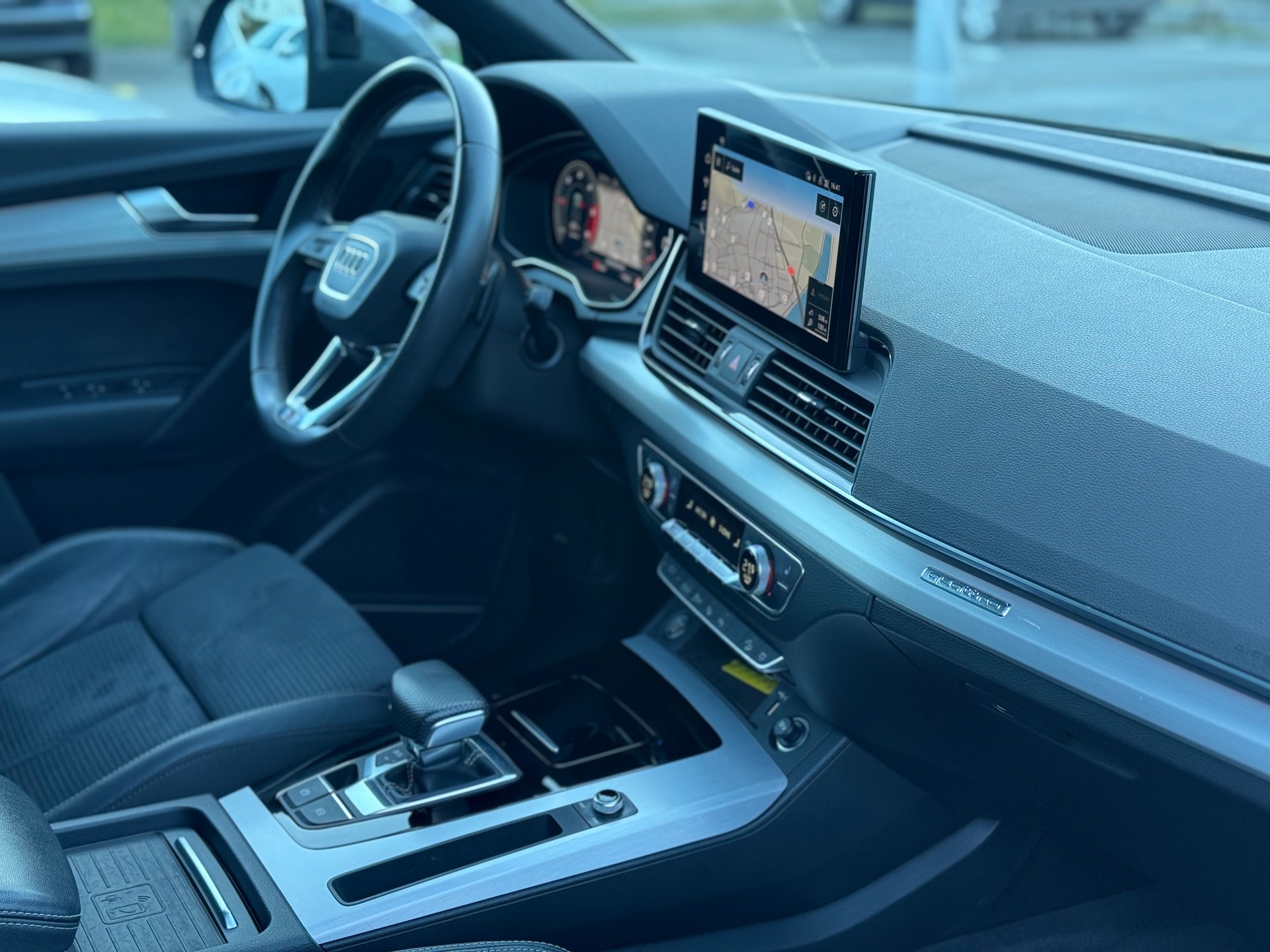 AUDI Q5 2.0 40 TDI S Line quattro S-Tronic-image-19