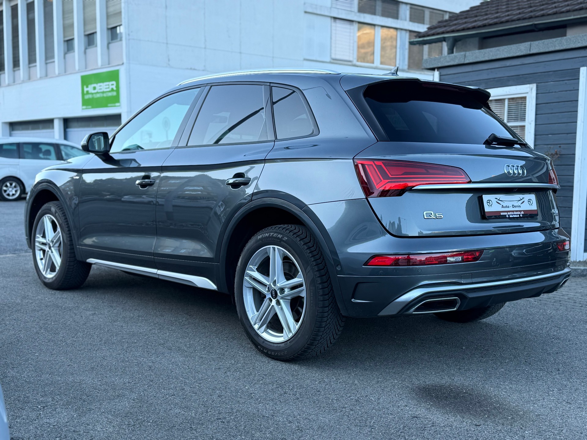 AUDI Q5 2.0 40 TDI S Line quattro S-Tronic-image-8