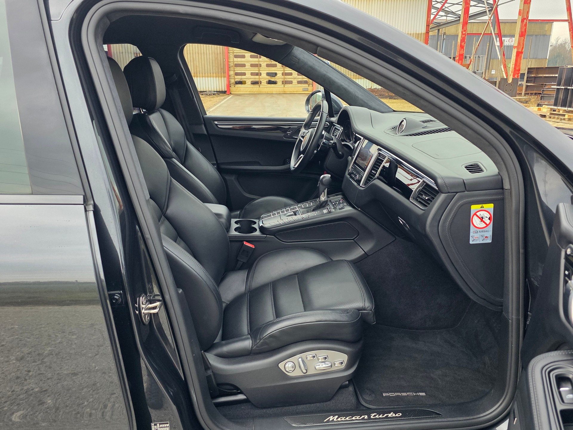PORSCHE Macan Turbo Performance PDK / Neu ab Mfk-image-8