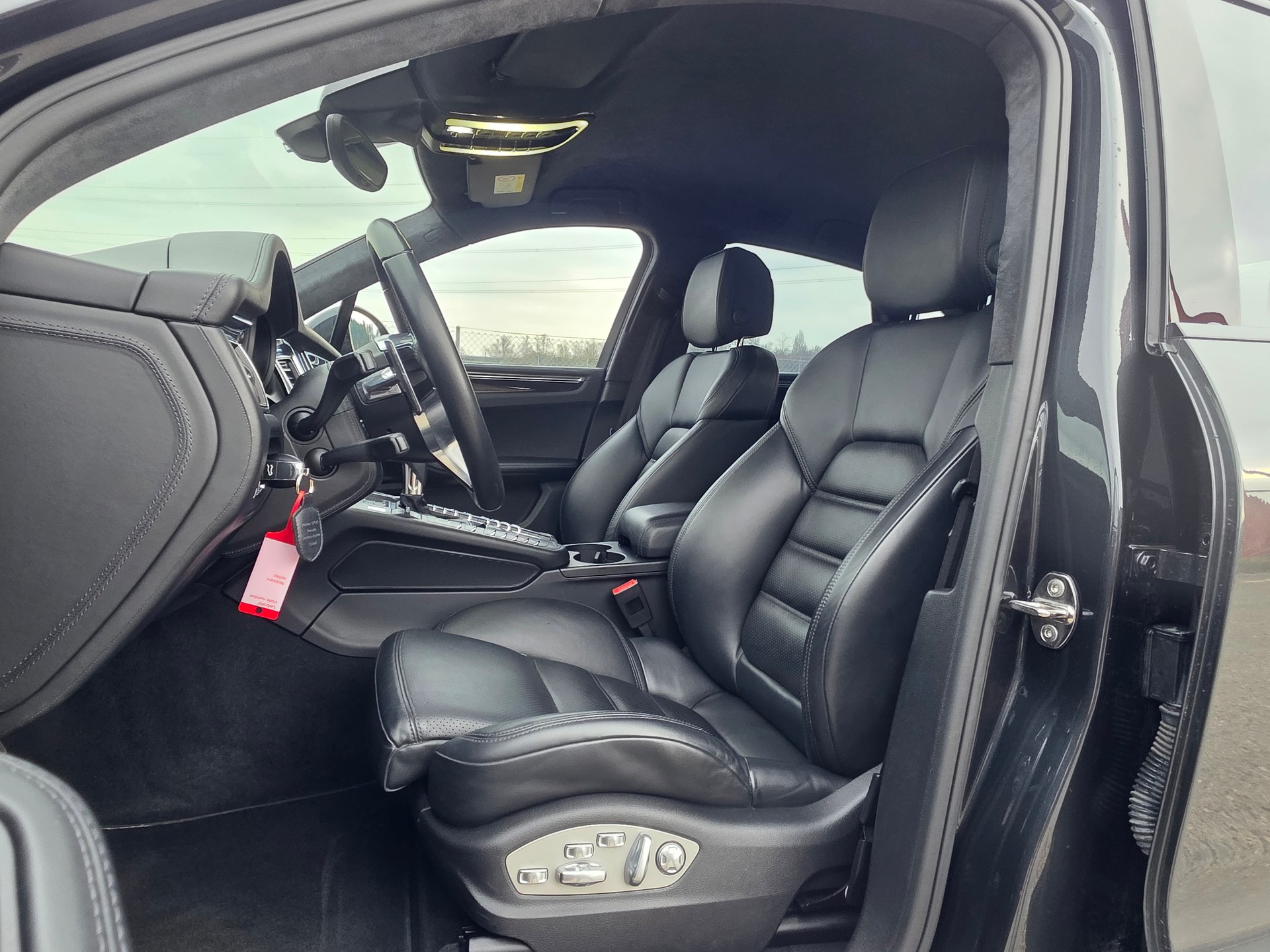PORSCHE Macan Turbo Performance PDK / Neu ab Mfk-image-13