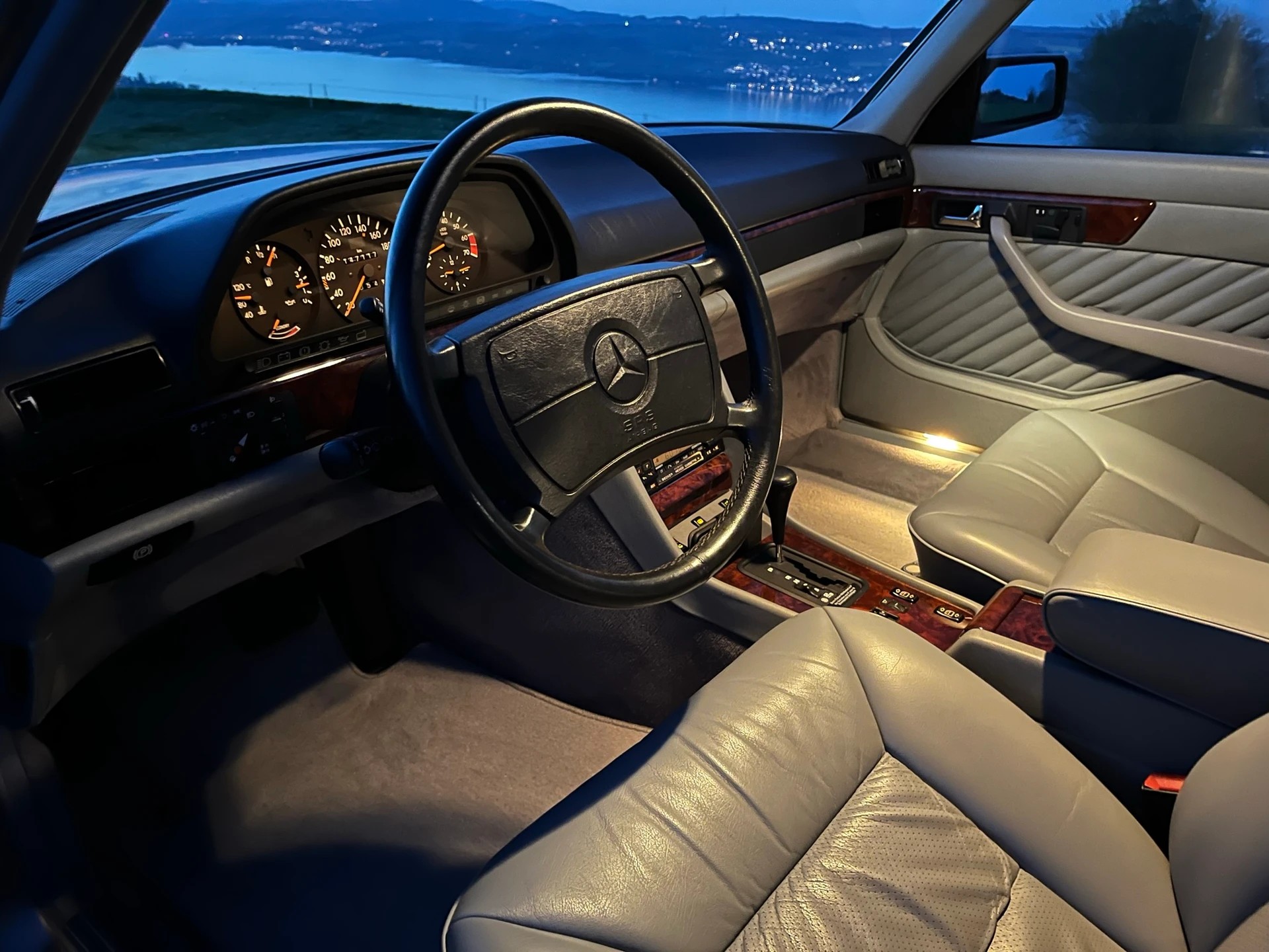 MERCEDES-BENZ 500 SEL W126 VETERAN-showroom-element-2