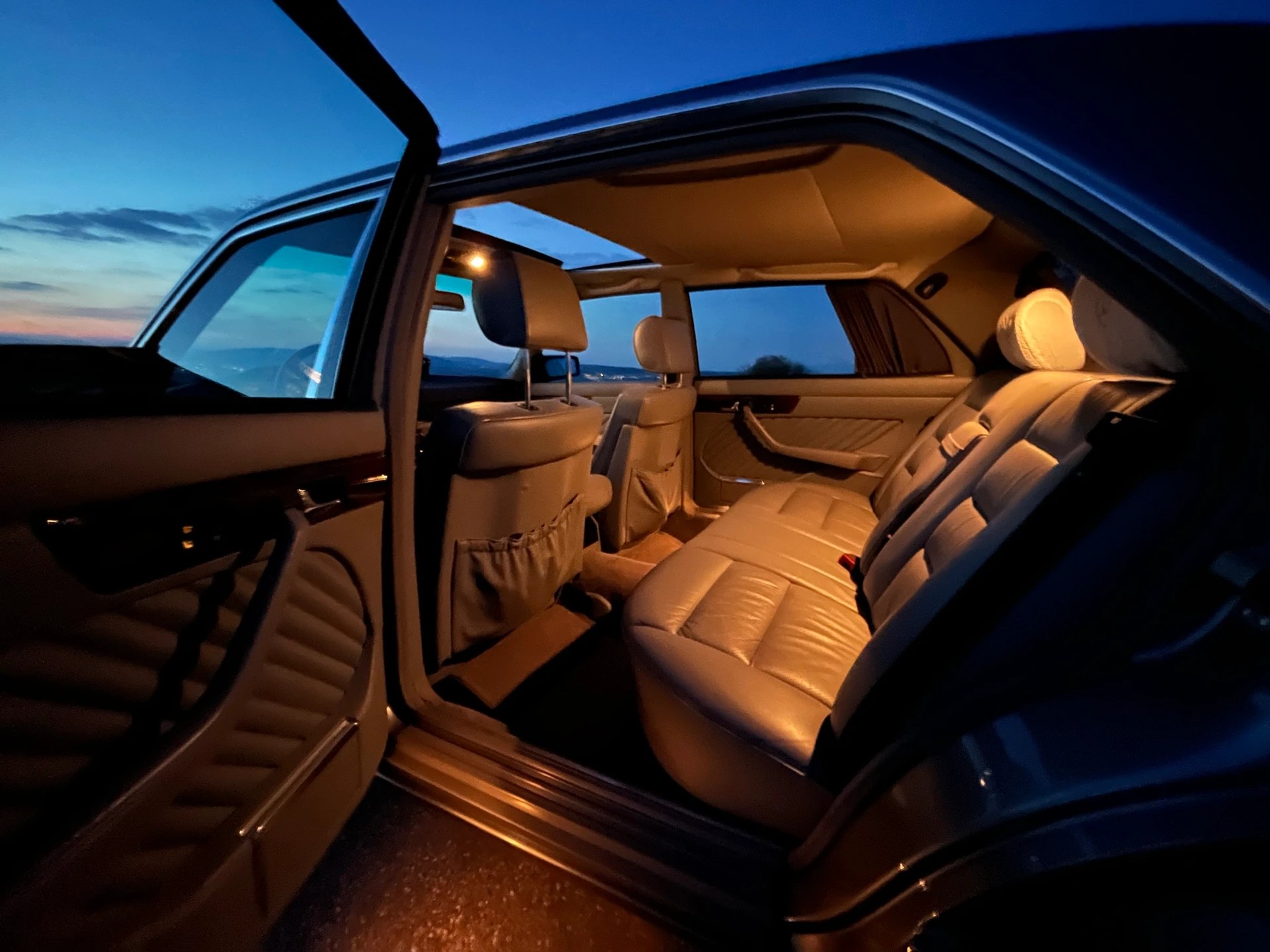 MERCEDES-BENZ 500 SEL W126 VETERAN-showroom-element-3