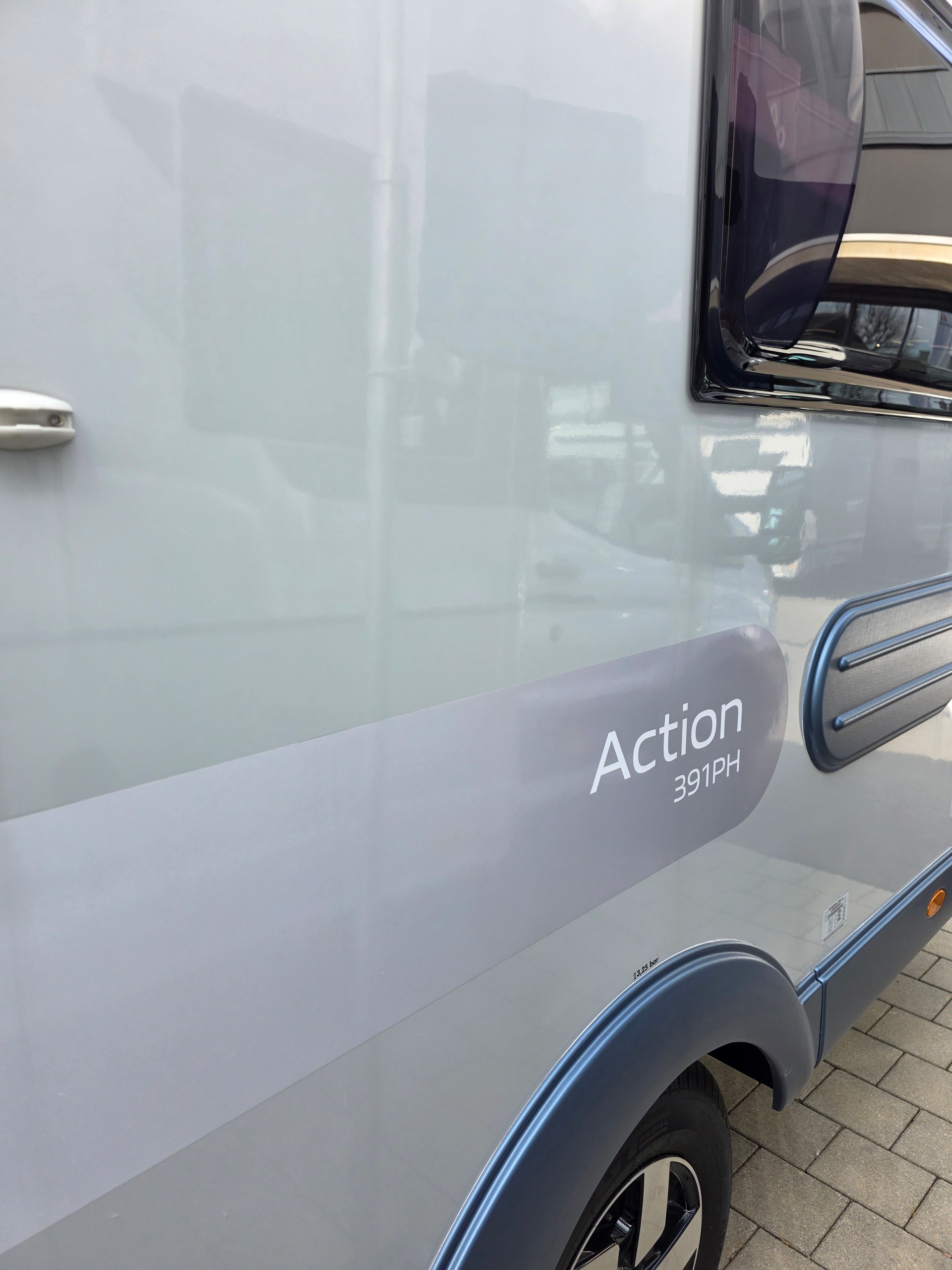 ADRIA Action 391 PH-showroom-element-3
