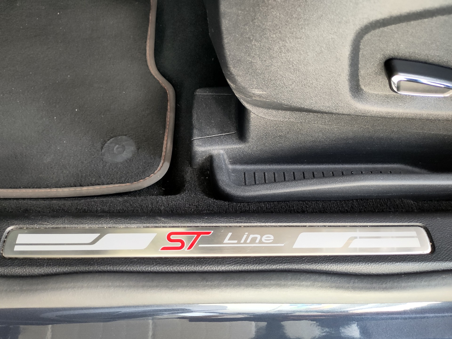 FORD S-Max 2.0 TDCi ST-Line AWD Automatic-image-12