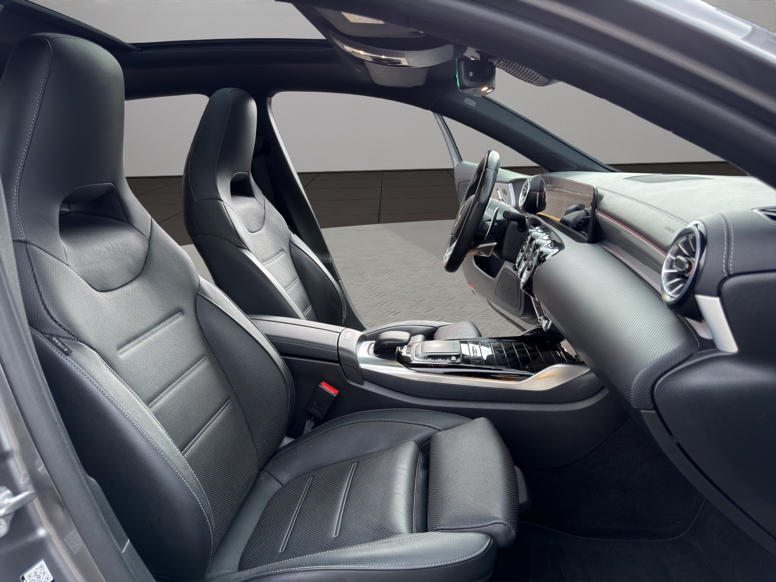 MERCEDES-BENZ A 35 AMG 4Matic Speedshift-image-16