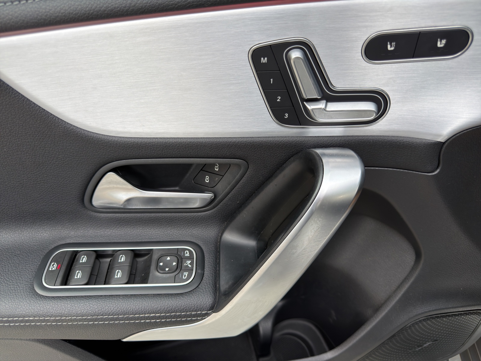 MERCEDES-BENZ A 35 AMG 4Matic Speedshift-image-11