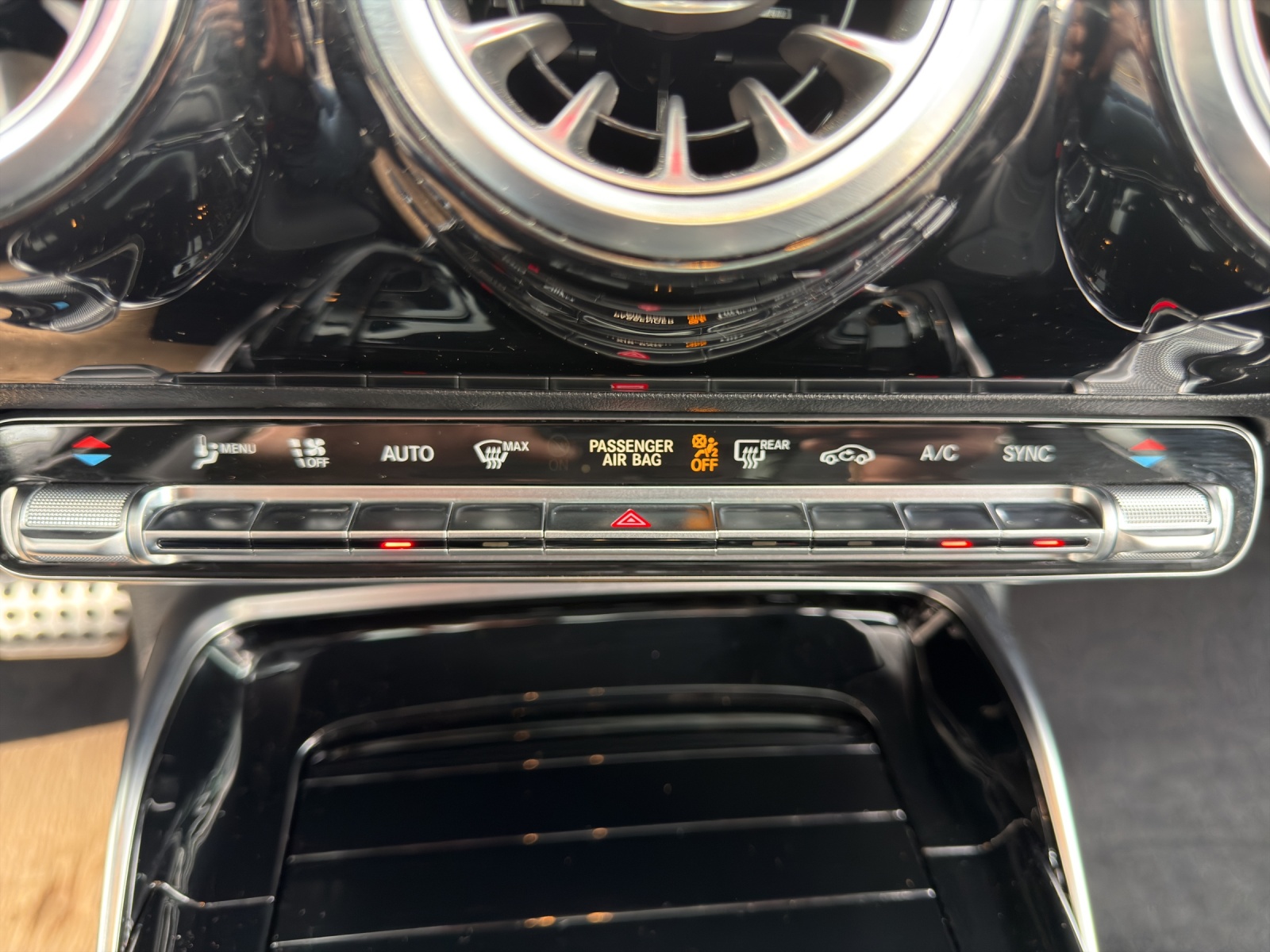 MERCEDES-BENZ A 35 AMG 4Matic Speedshift-image-21