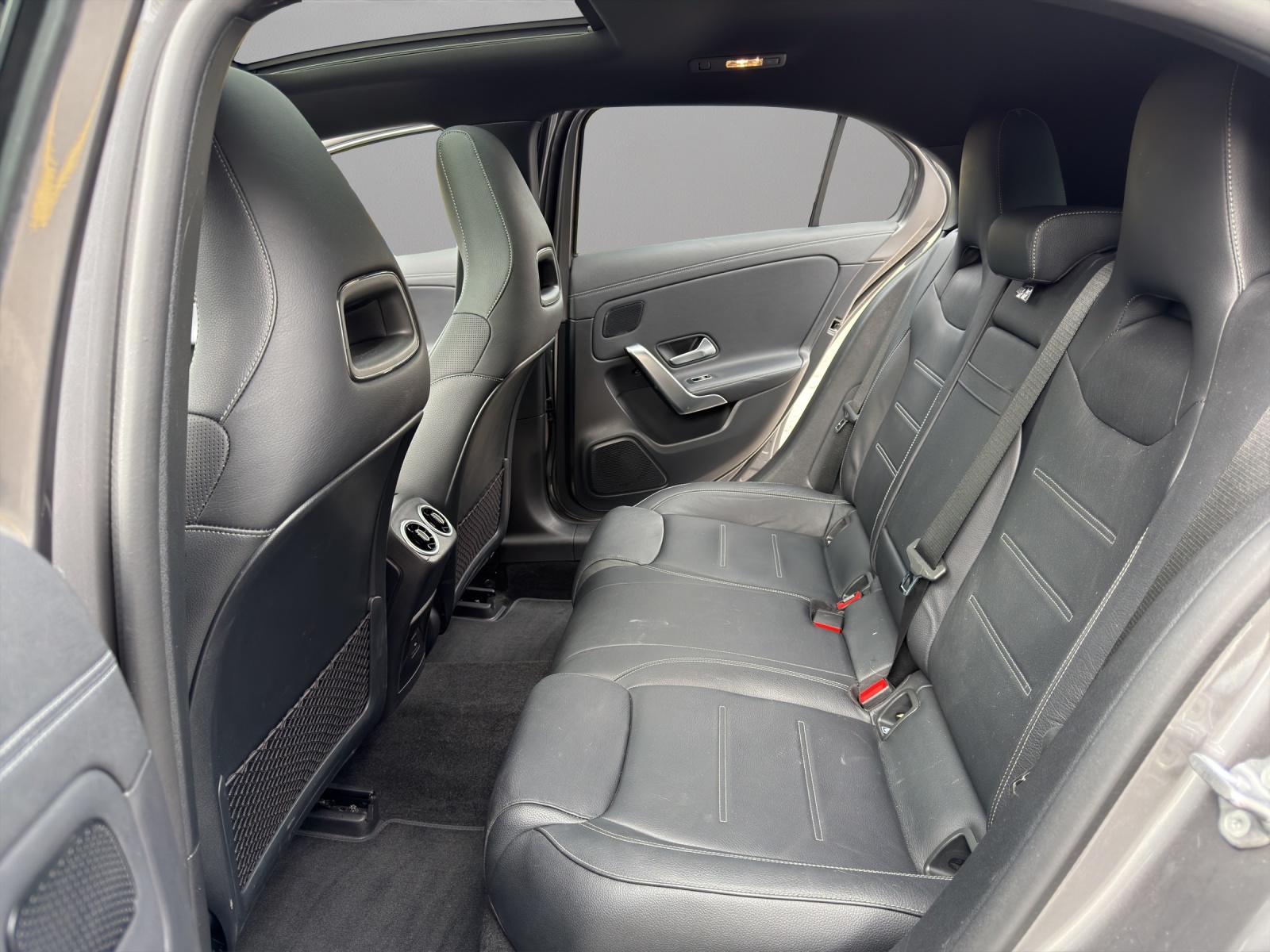 MERCEDES-BENZ A 35 AMG 4Matic Speedshift-image-12