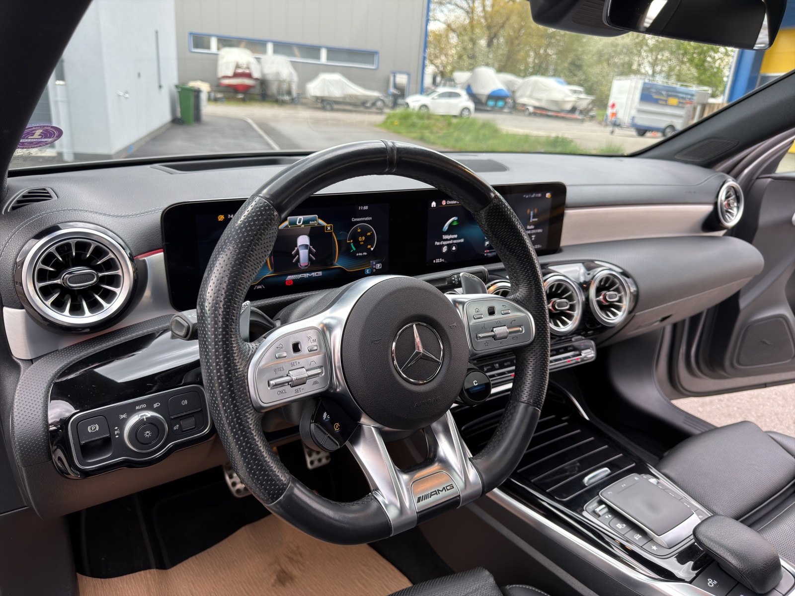 MERCEDES-BENZ A 35 AMG 4Matic Speedshift-image-29