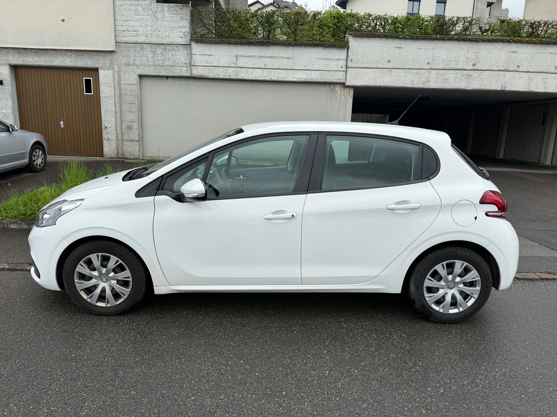 PEUGEOT 208 1.5 BlueHDi Active-image-3