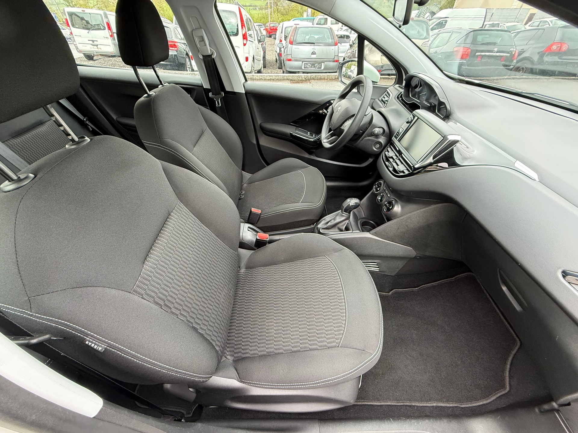 PEUGEOT 208 1.5 BlueHDi Active-image-7