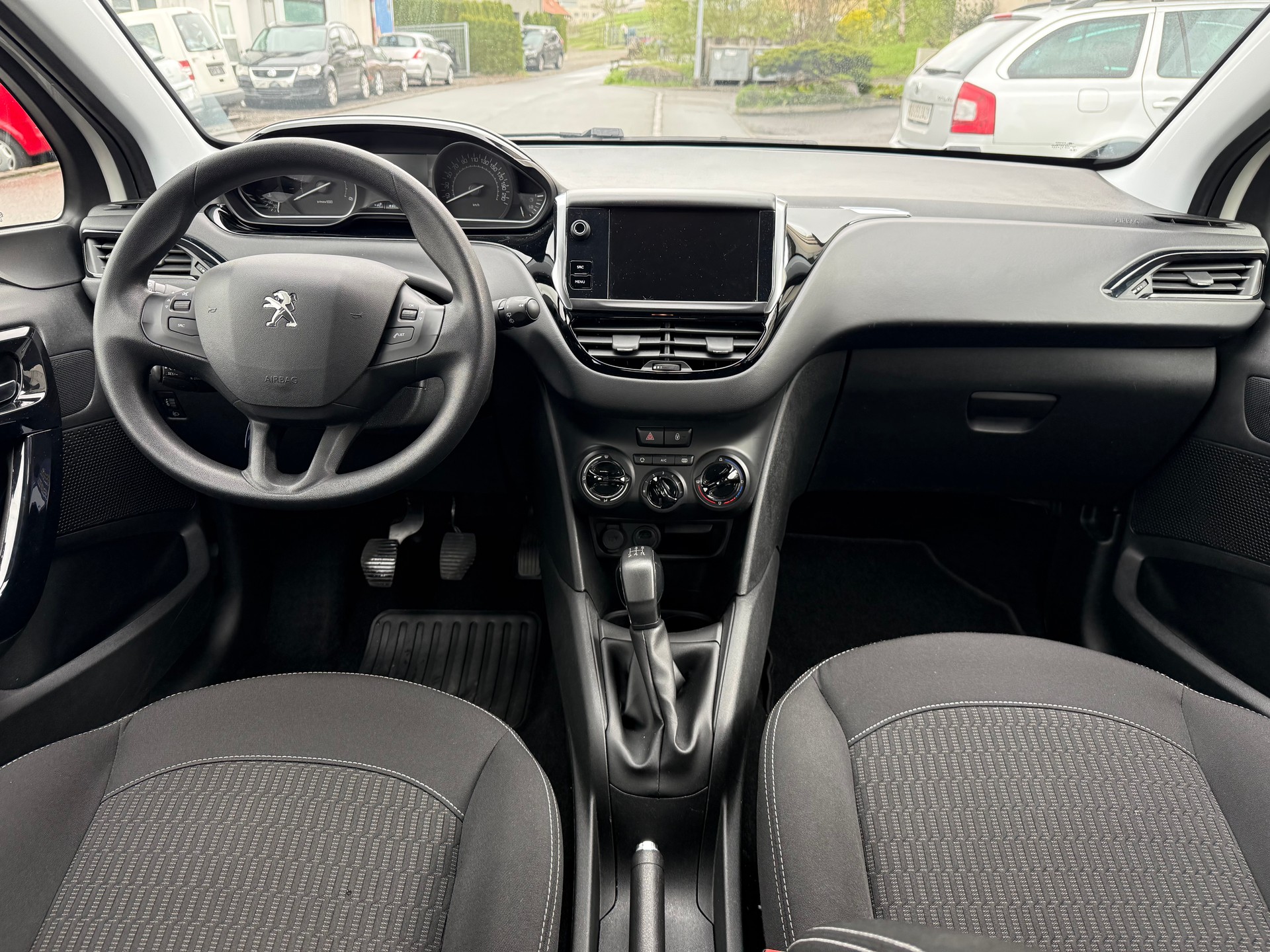 PEUGEOT 208 1.5 BlueHDi Active-image-9