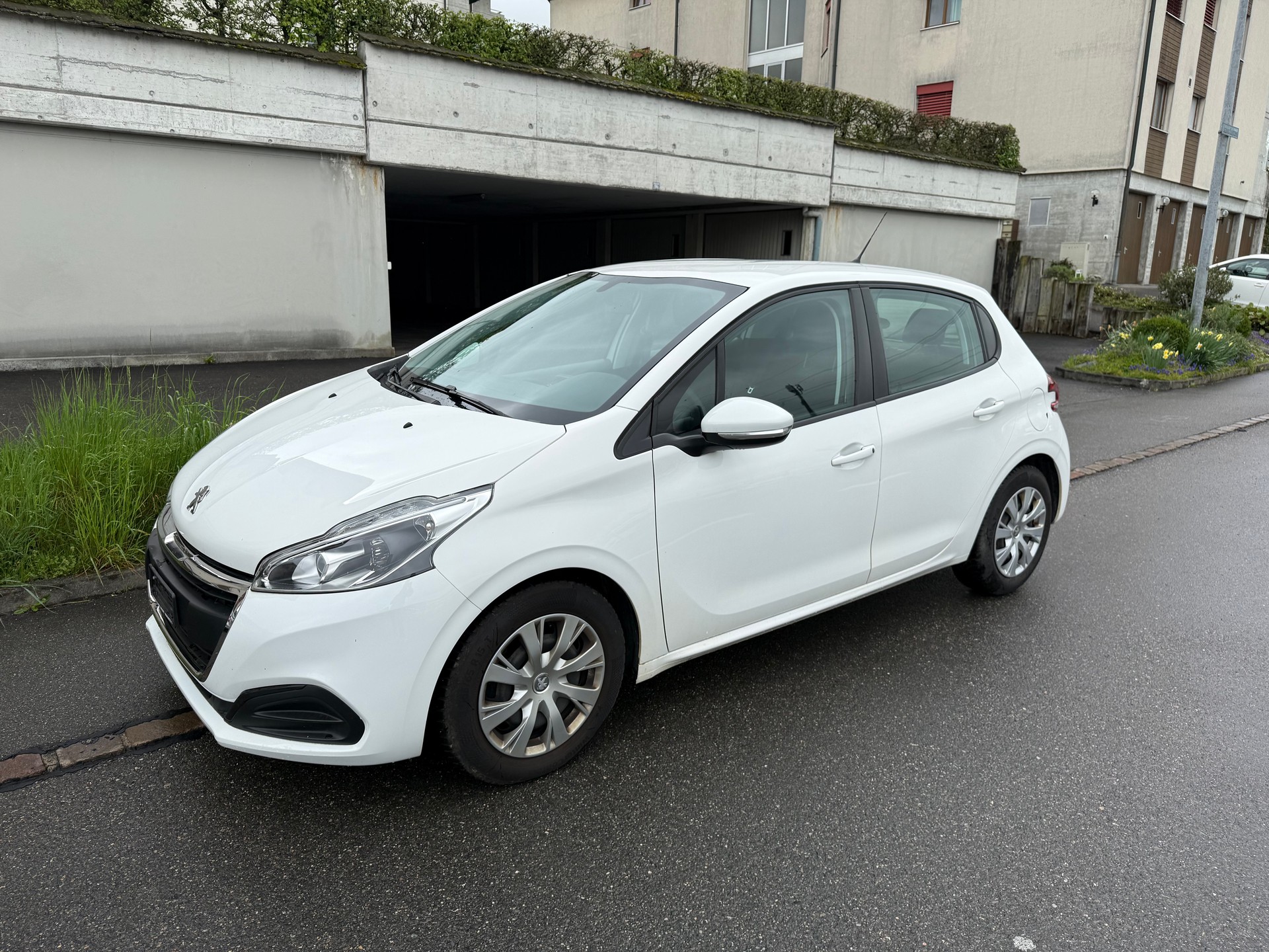 PEUGEOT 208 1.5 BlueHDi Active-image-2