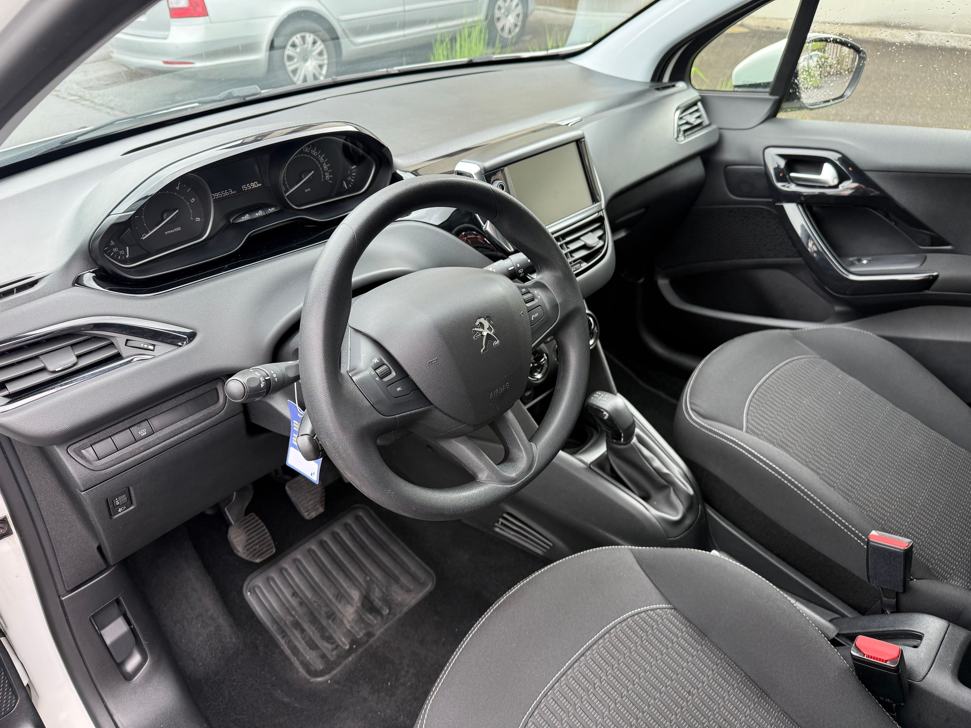 PEUGEOT 208 1.5 BlueHDi Active-image-10