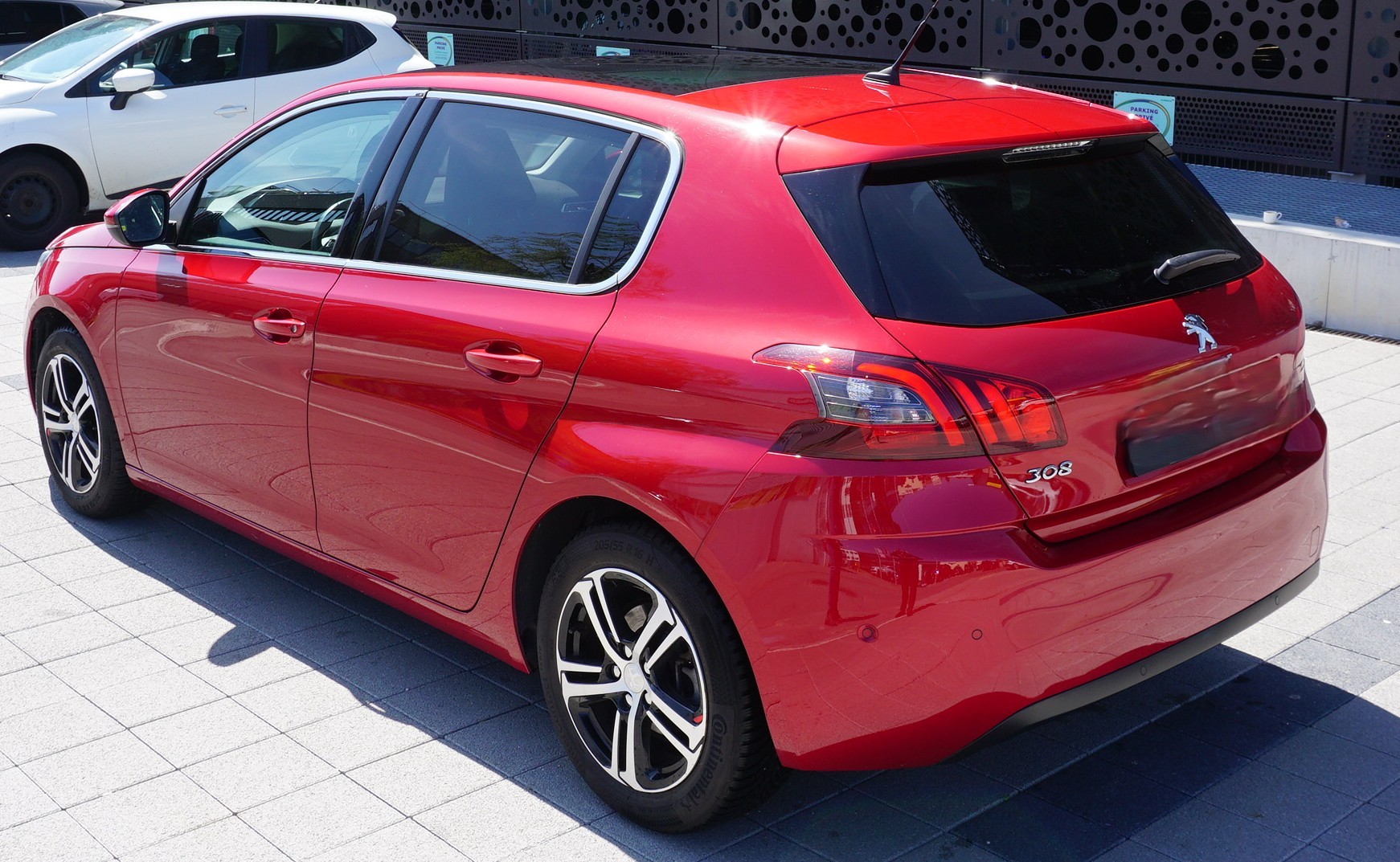 PEUGEOT 308 1.2 Pure Tech Allure EAT8-image-3