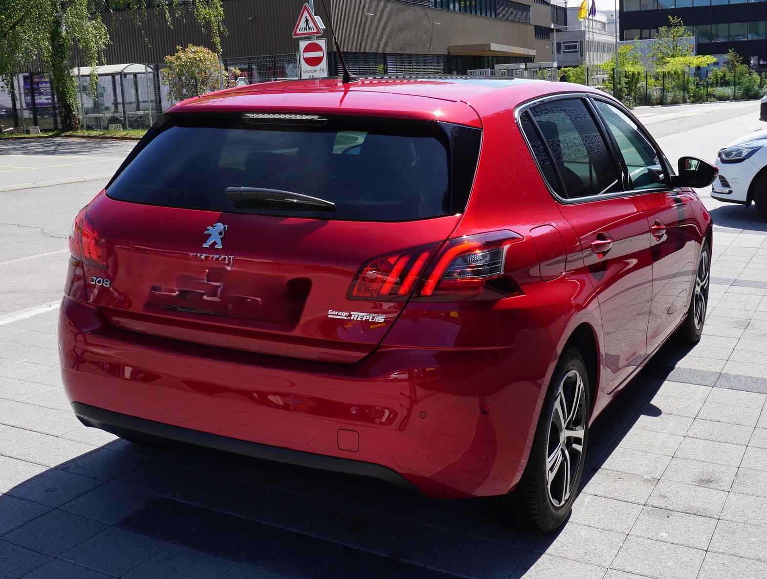 PEUGEOT 308 1.2 Pure Tech Allure EAT8-image-4