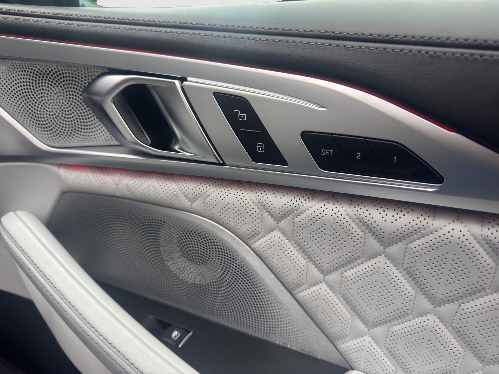 BMW M8 xDrive M Competition Steptronic-image-14