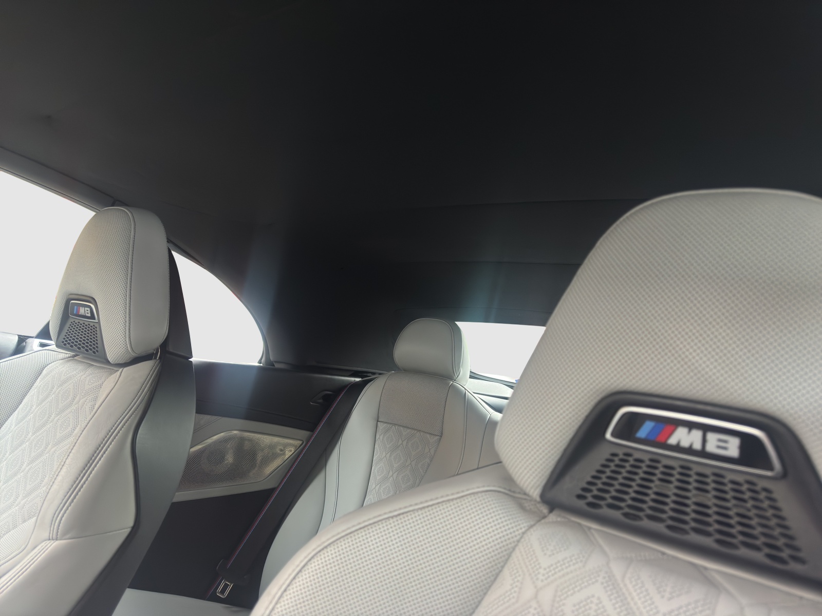 BMW M8 xDrive M Competition Steptronic-image-13