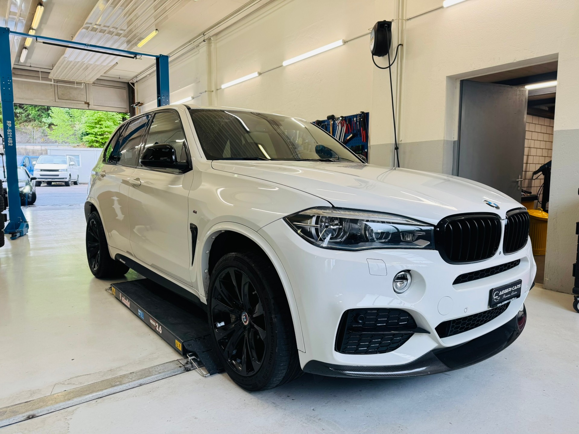 BMW X5 xDrive M50d Steptronic-showroom-element-2