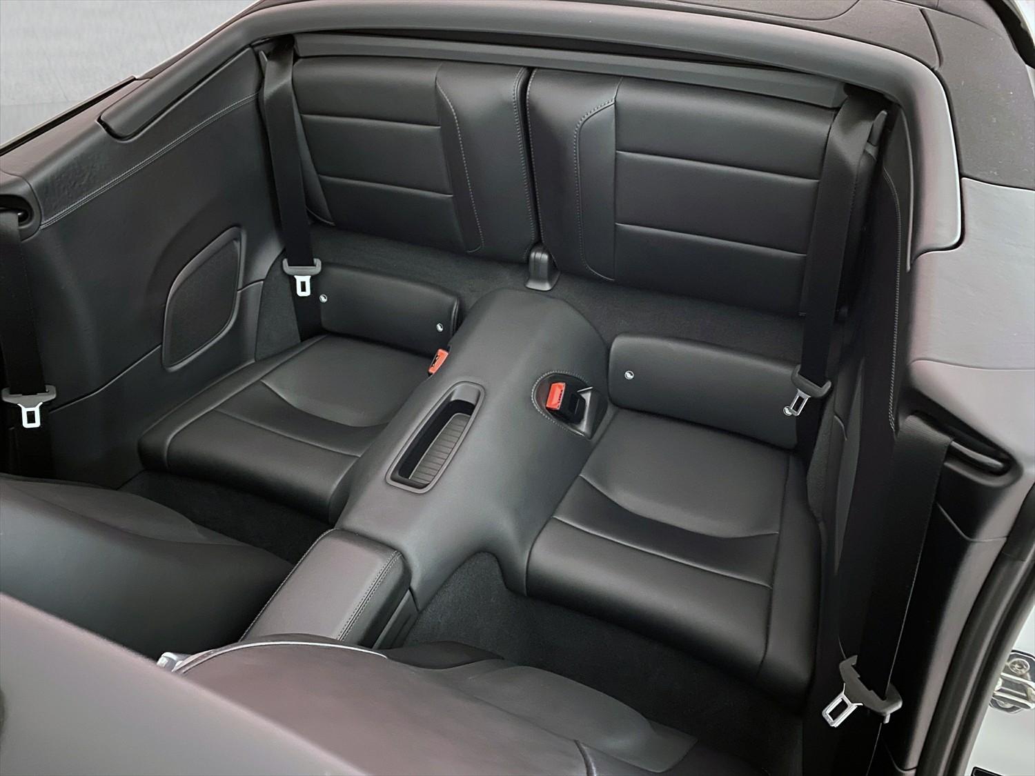 PORSCHE 911 Carrera 4S Cabrio-image-13