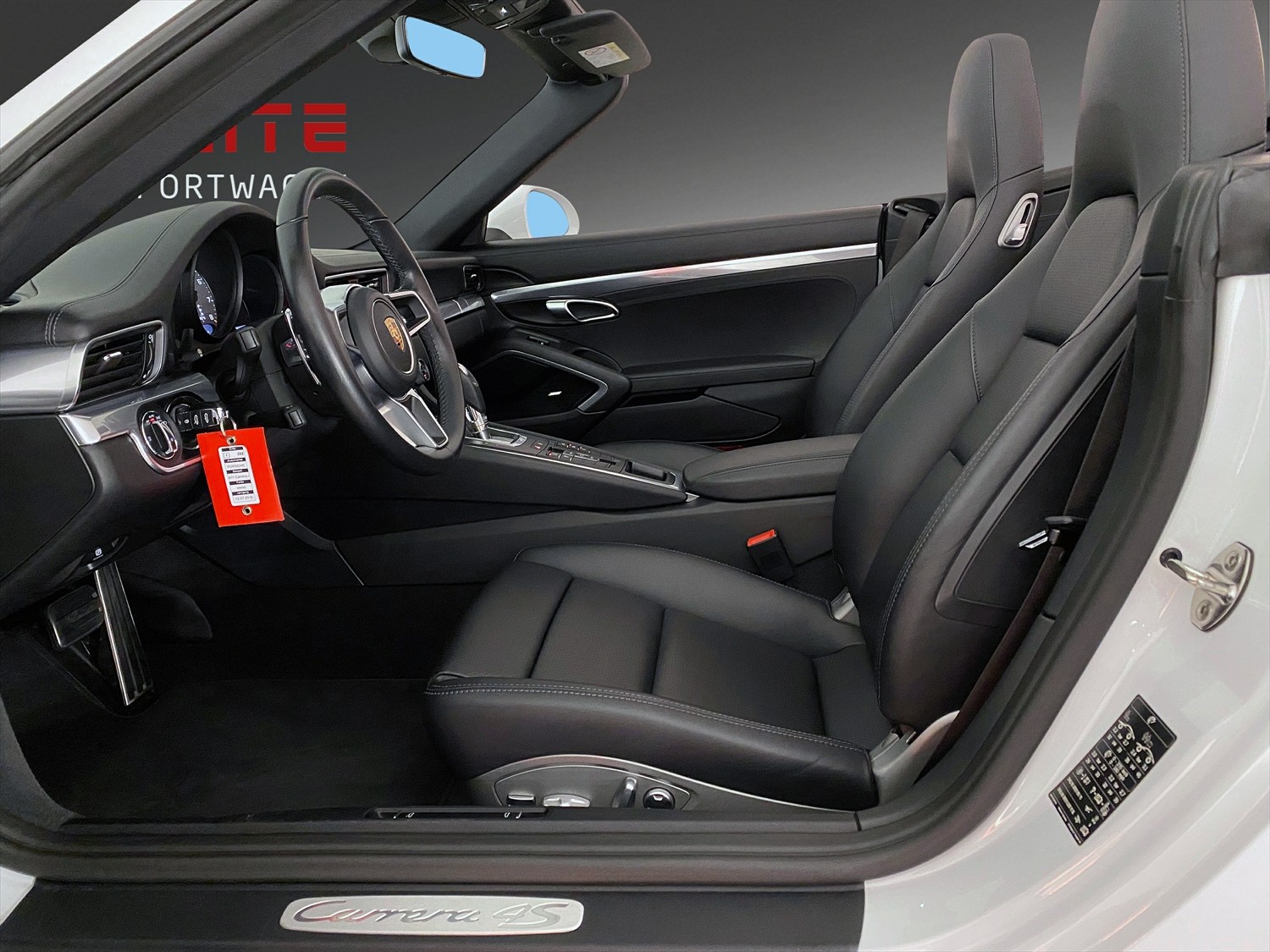PORSCHE 911 Carrera 4S Cabrio-showroom-element-1