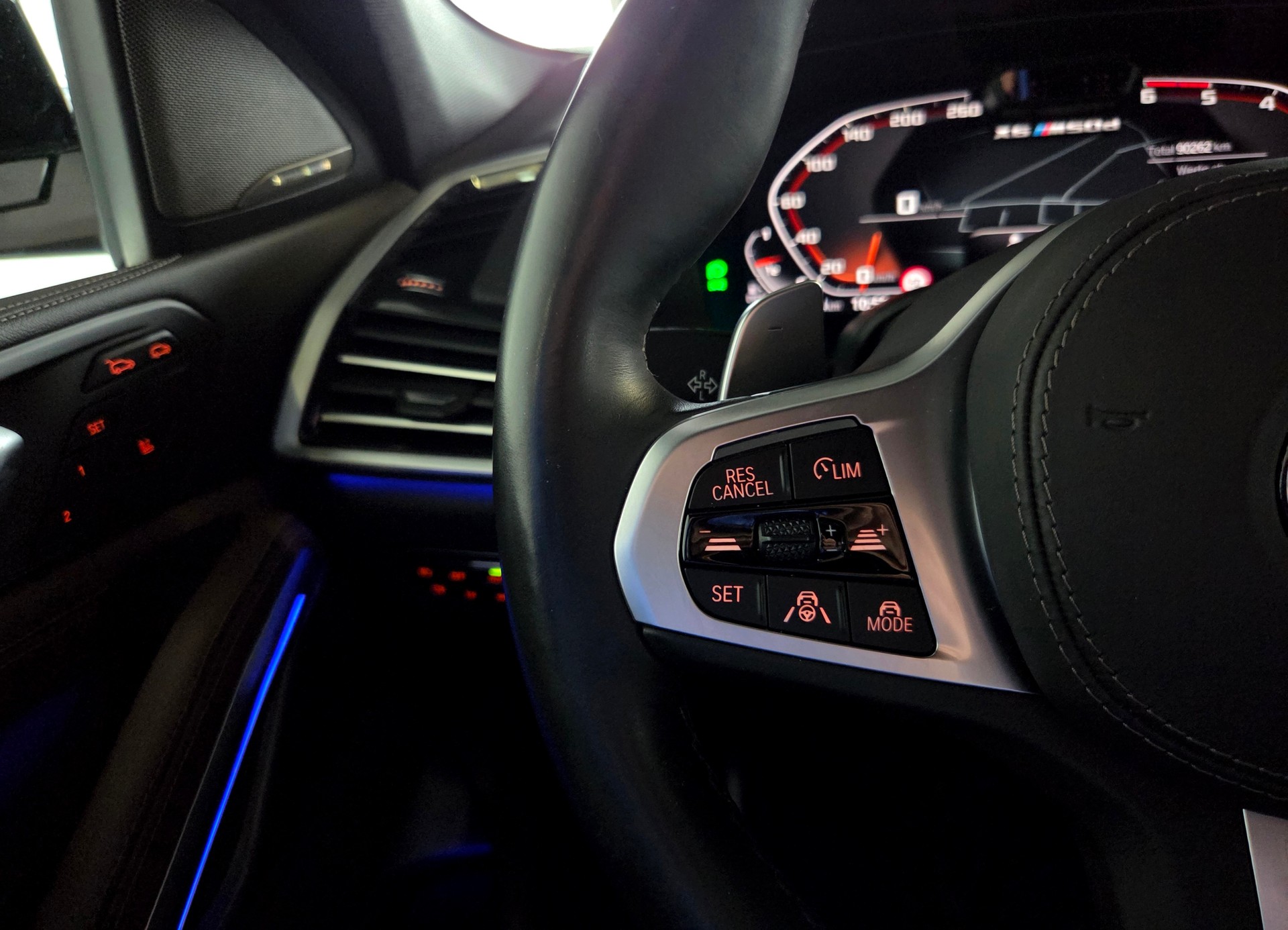 BMW X6 M50d-image-21
